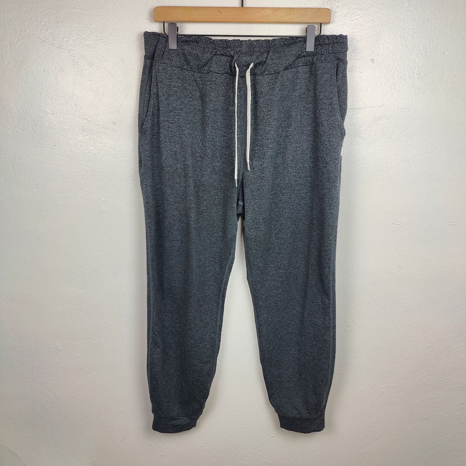 Vuori Vuori Performance Joggers Womens XL DreamKnit Charcoal Size 33" - 1 Thumbnail