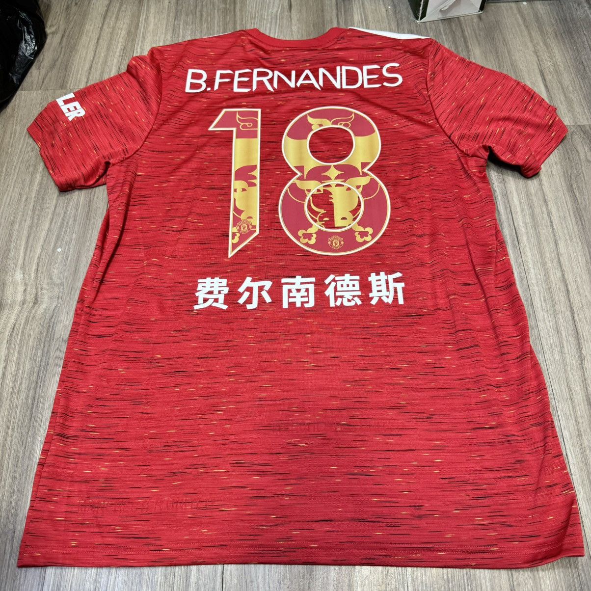 Adidas × Designer Manchester United 20/21 special home shirt #18 Fernandes Size US XL / EU 56 / 4 - 2 Thumbnail