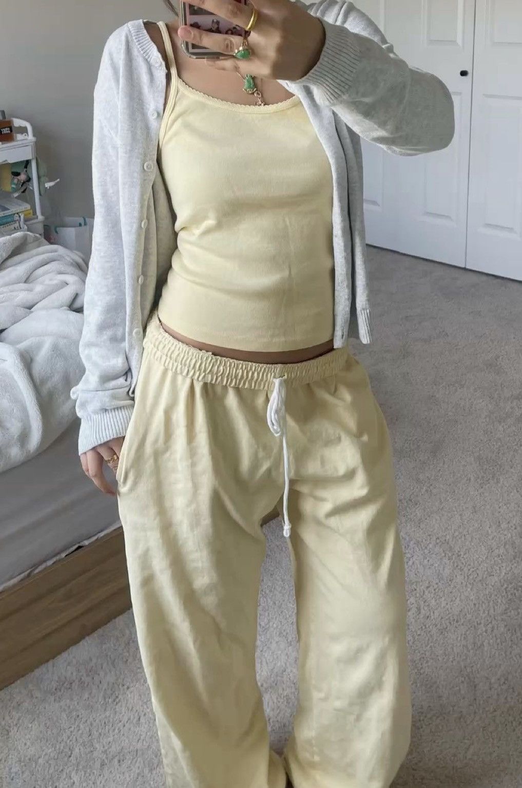 Brandy Melville Anastasia Brandy Melville Butter Yellow Sweats Size 26" / US 2 / IT 38 - 1 Thumbnail