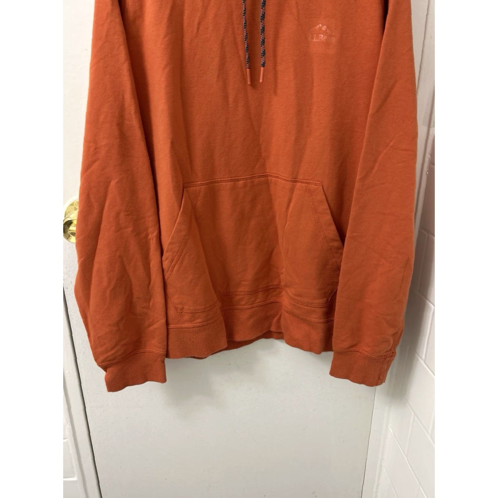 Vintage L.L.Bean Hoodie Mens M Orange Pullover Hooded Sweatshirt 514927 Comfort Camp Slightly Fitted Kangaroo Pocket Regular Length 27” 22” Pit to Pit Size US M / EU 48-50 / 2 - 3 Thumbnail