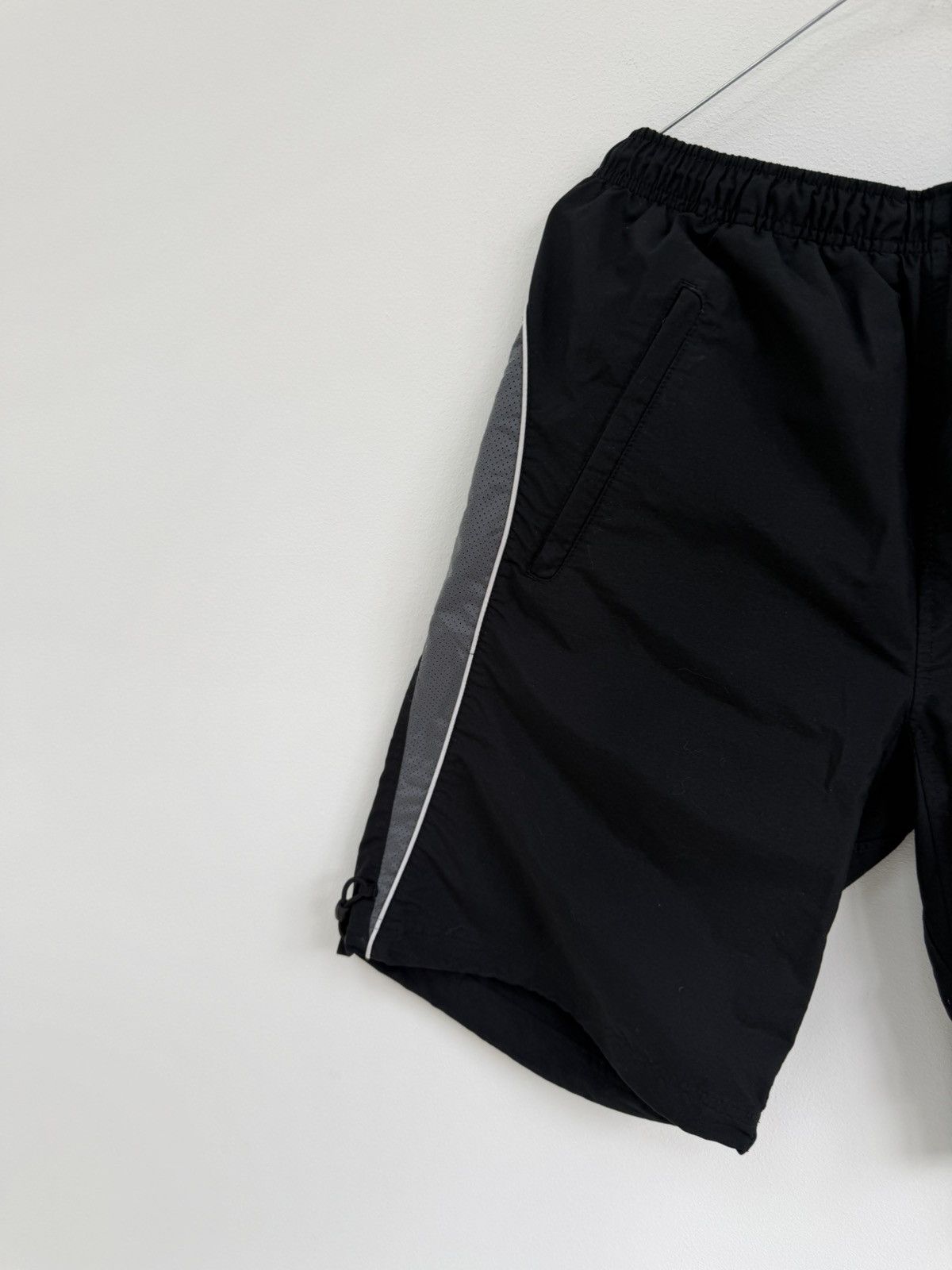 Nike Vintage 00s Retro Nike Y2K Baggy Shorts Size US 32 / EU 48 - 4 Thumbnail