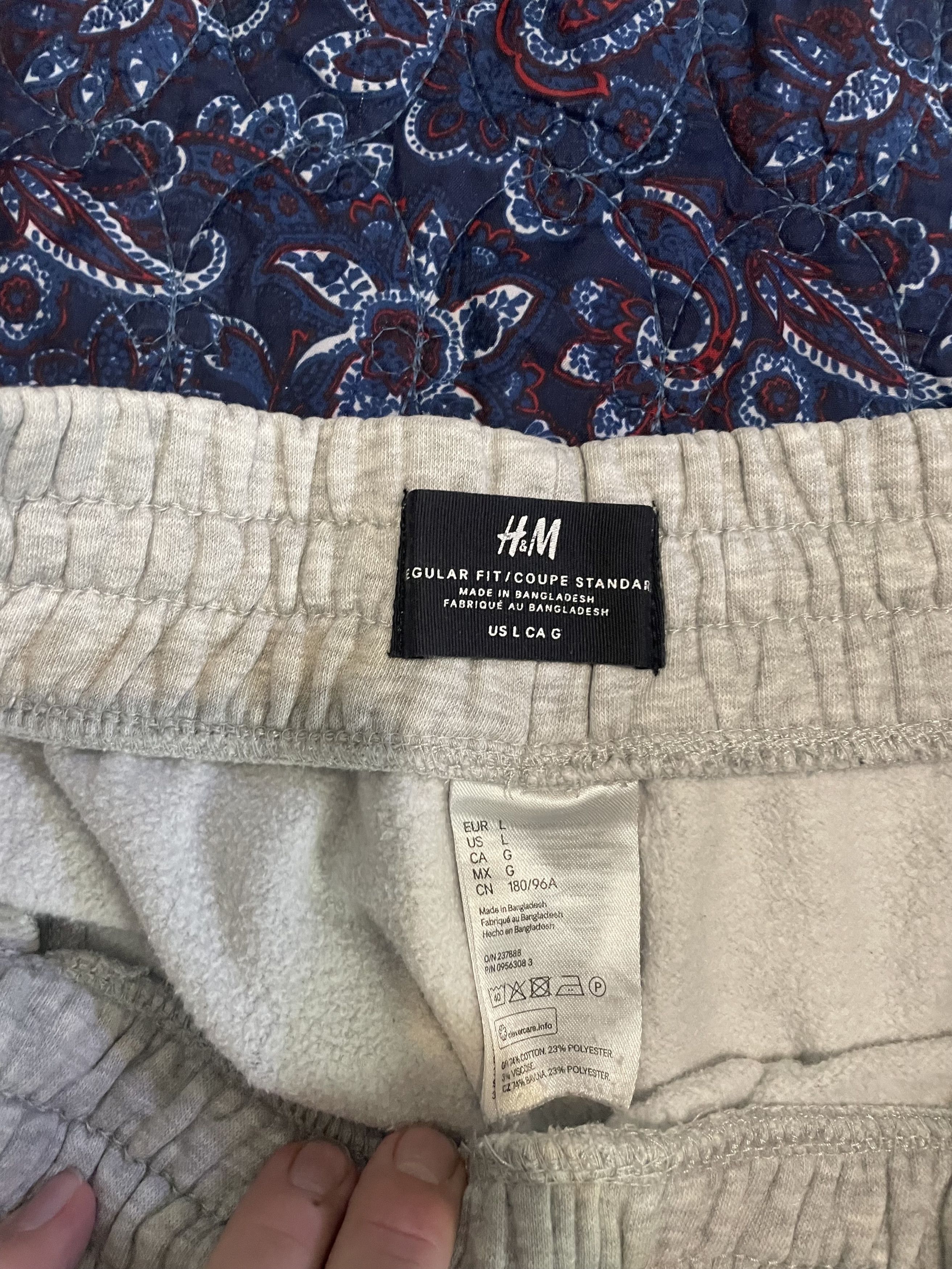 H&M H&M Sweatshorts Size US 34 / EU 50 - 2 Thumbnail