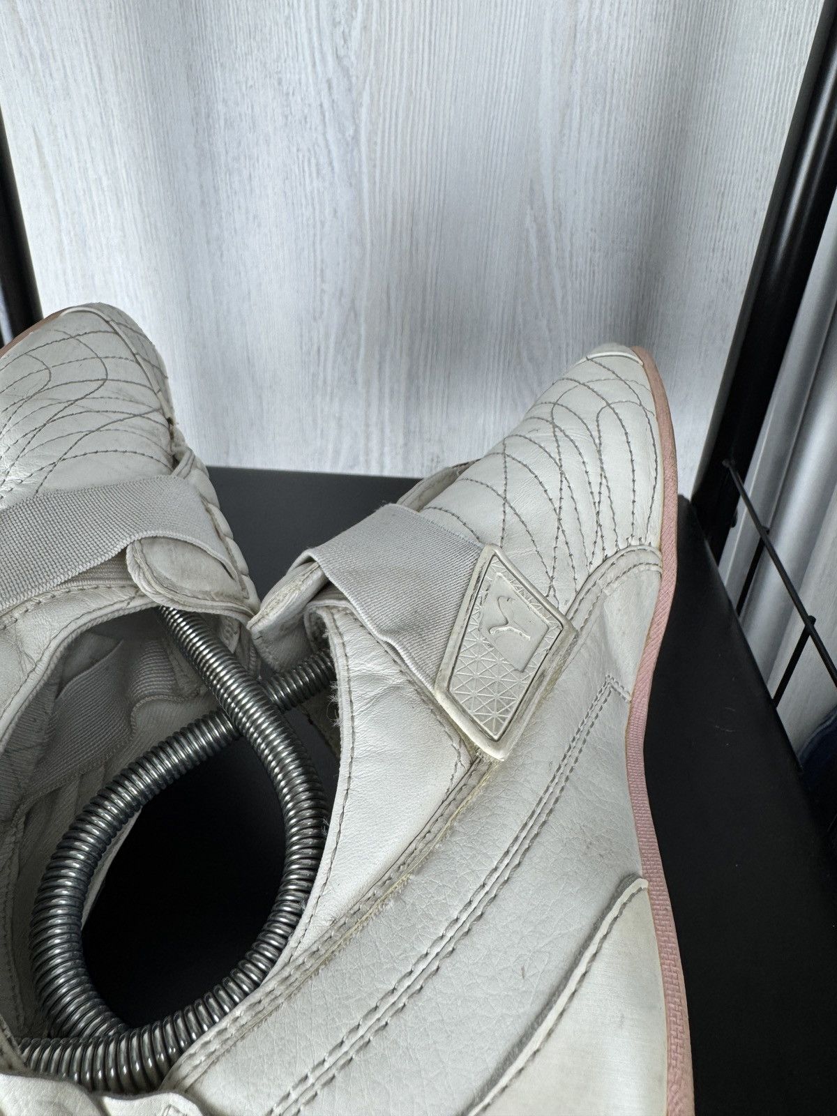Puma Puma UKE V Limited Edition y2k 00s white pink leather shoes Size US 7 / EU 40 - 12 Thumbnail