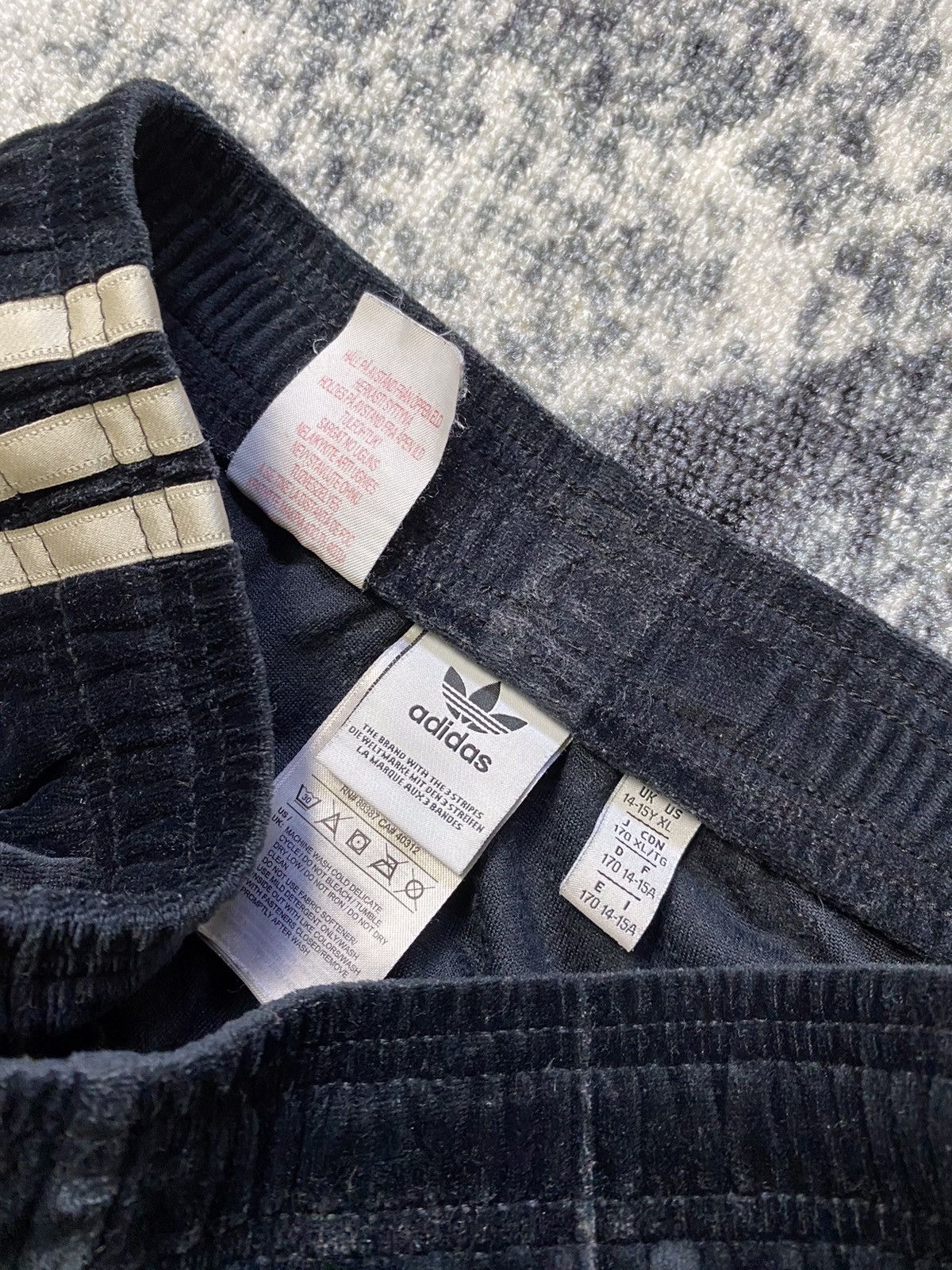Adidas × Vintage Vintage Adidas Pants 3-Stripes Black Velours Y2K STYLE 90s Size 30" / US 8 / IT 44 - 4 Thumbnail