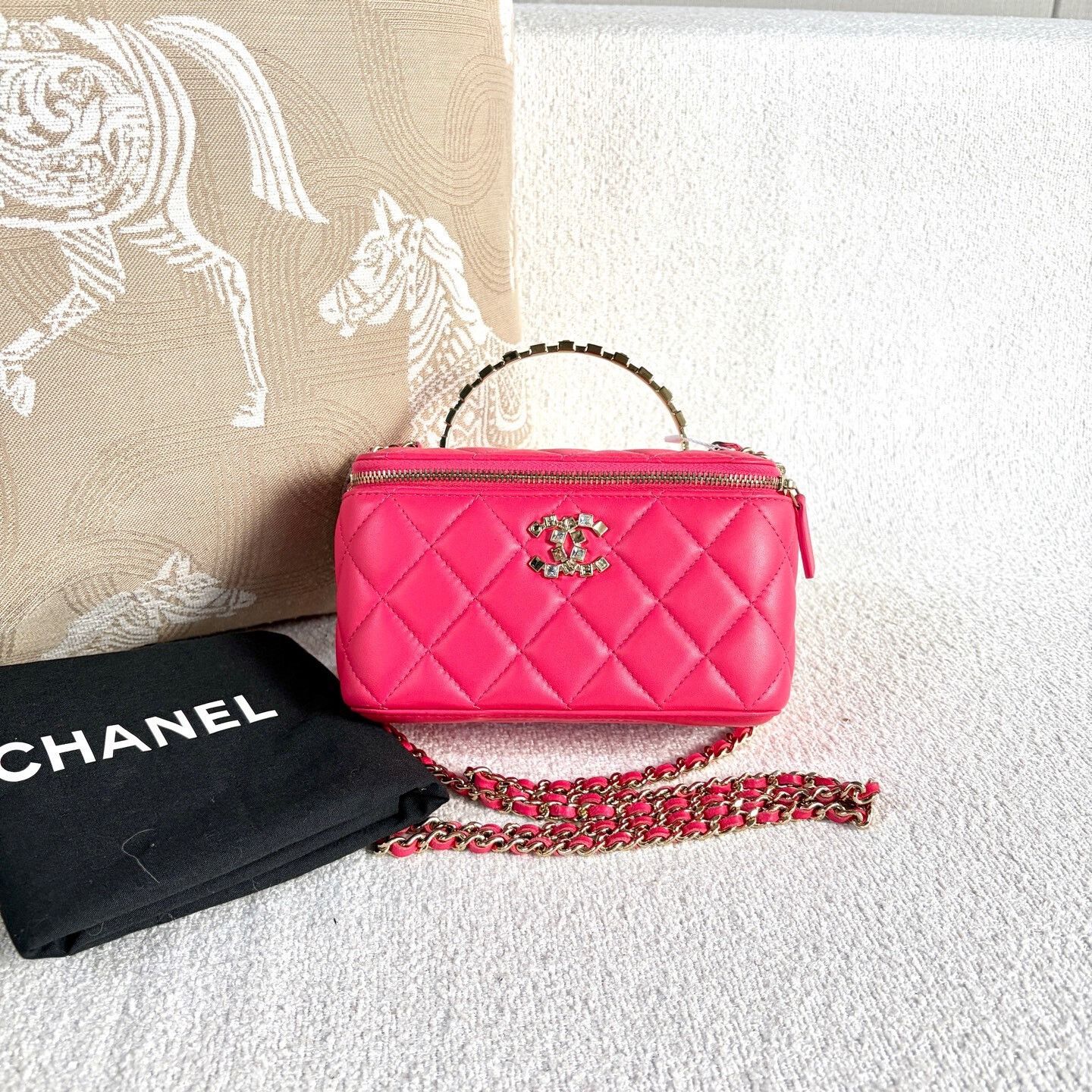 Chanel Pre-loved Bag Very good condition Size ONE SIZE - 1 Thumbnail