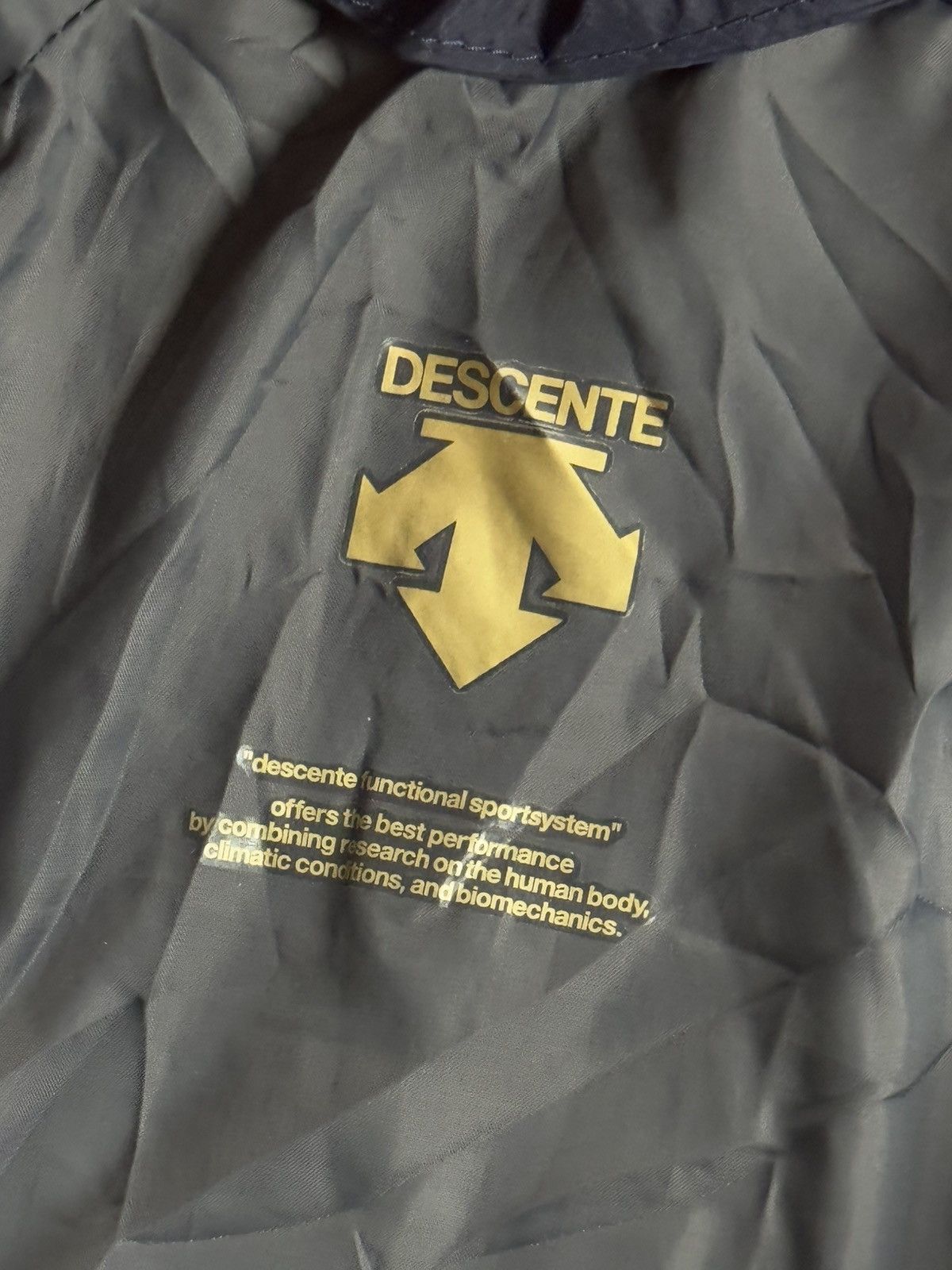 Descente Descente 38/M Wmns Swisscom puffer quilted hooded jacket Size M / US 6-8 / IT 42-44 - 9 Thumbnail