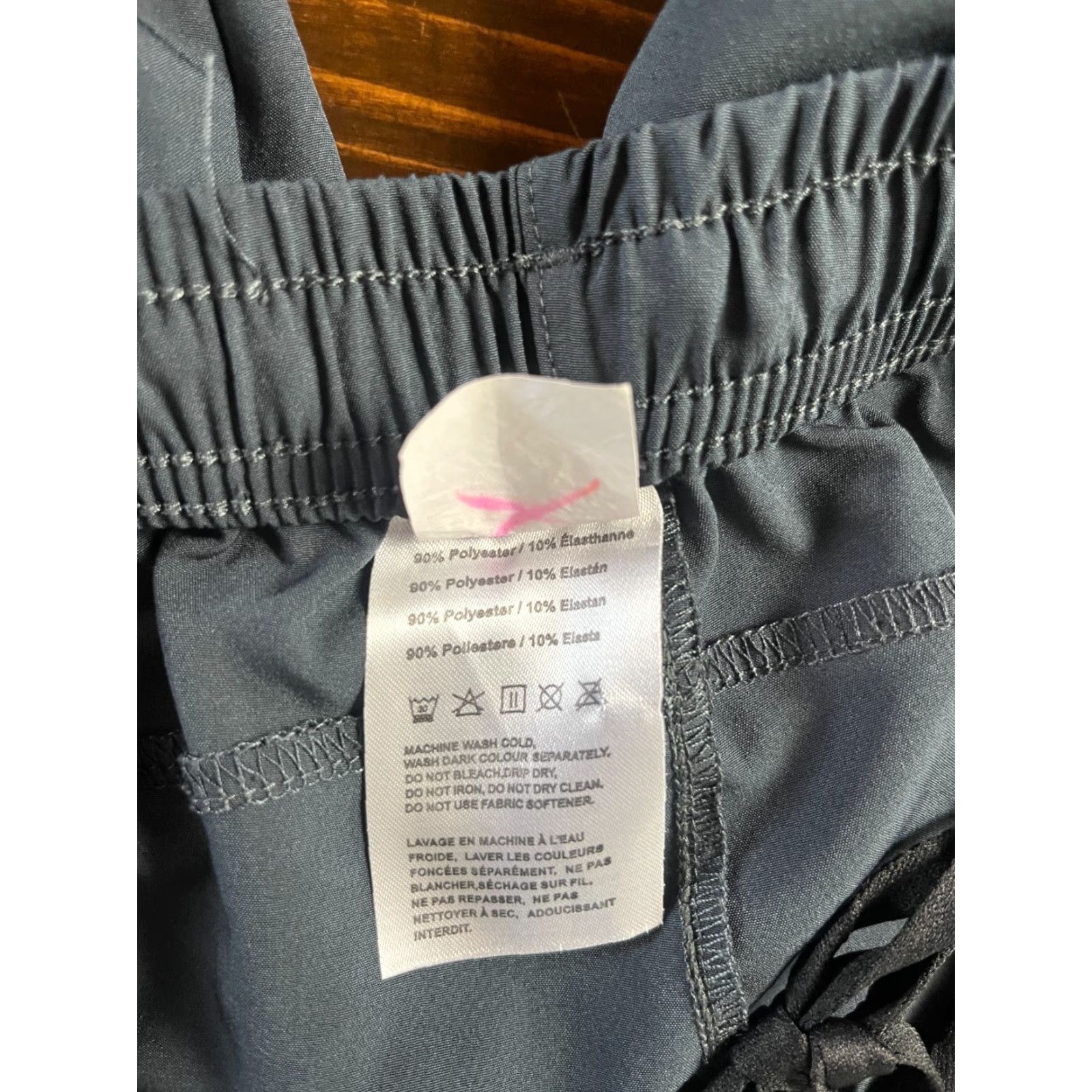 Vintage LEAO Capri Pants XL Black Activewear Pockets Pull On Elastic Waist Adjustable Hem Band Women Pants Size 40" / US 18 - 6 Thumbnail