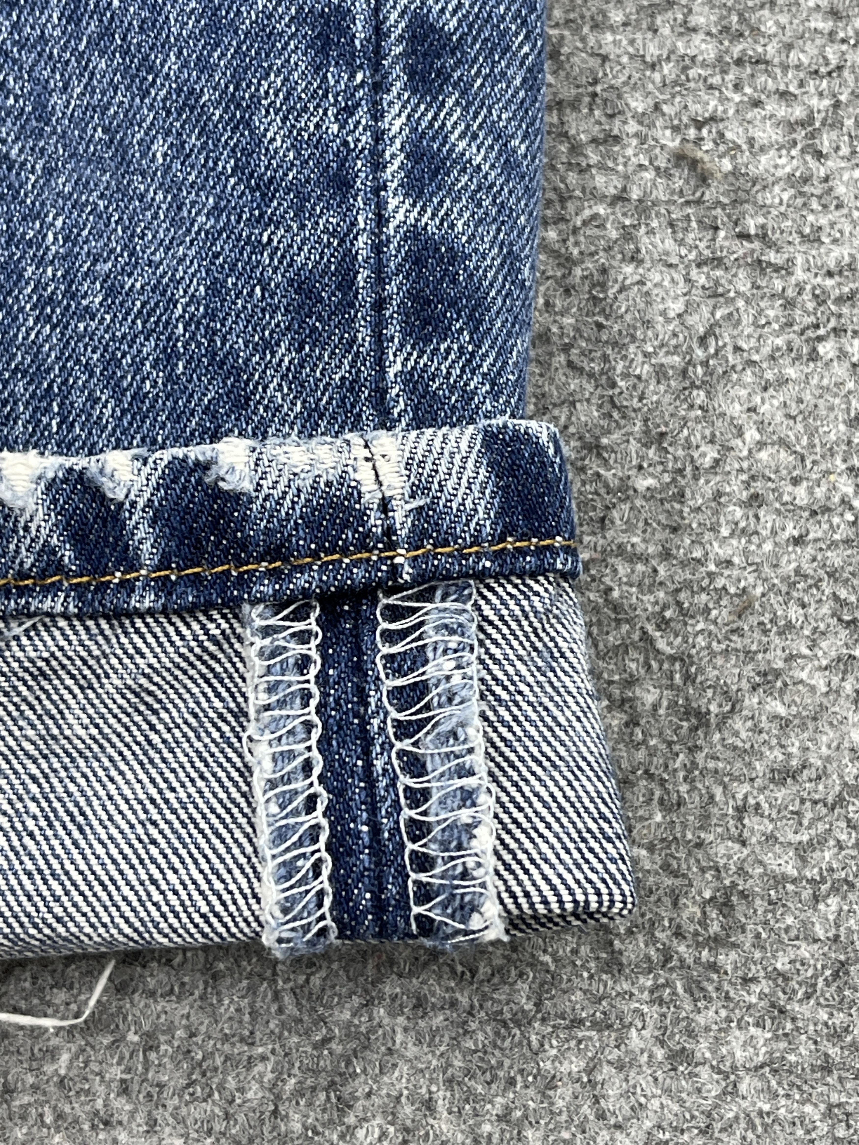 Levi's × Vintage Distressed Vintage 90s Levis 501 Faded Blue Denim Jeans Size US 37 - 9 Thumbnail