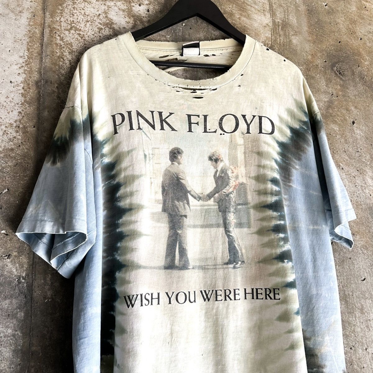 Pink Floyd 90s THRASHED Vintage PINK FLOYD Tie-Dye T-Shirt Size US XL / EU 56 / 4 - 1 Thumbnail