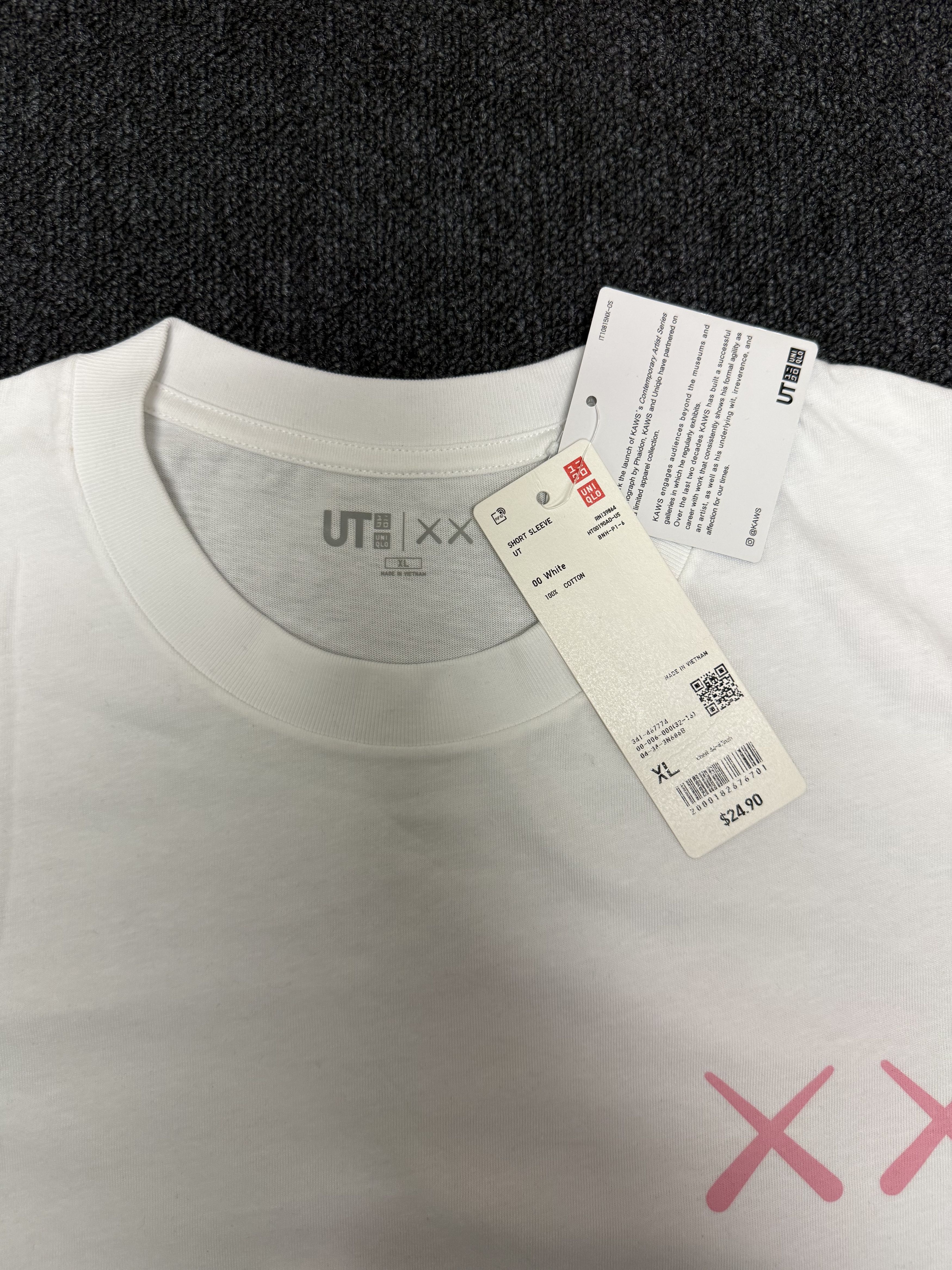 Kaws × Uniqlo Uniqlo x Kaws T Shirt Size XL Size US XL / EU 56 / 4 - 2 Thumbnail