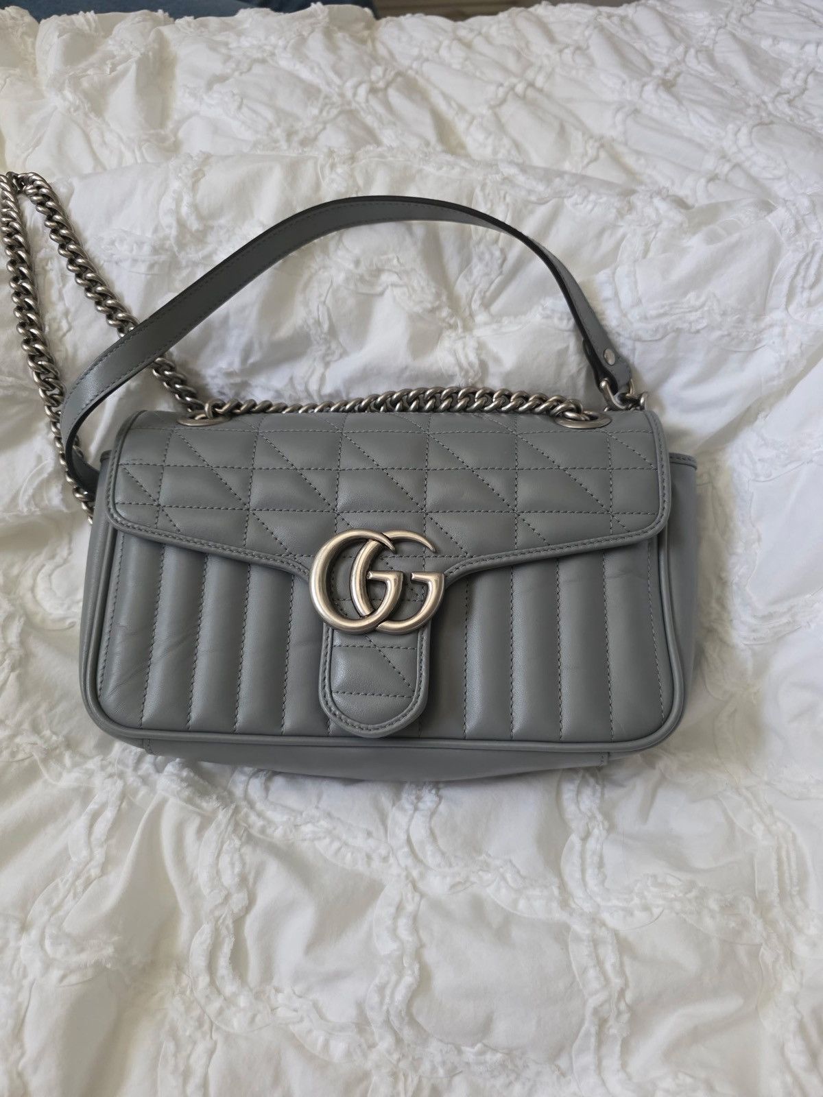 Gucci Gucci GG Marmont Medium Shoulder Bag Beige Size ONE SIZE - 1 Thumbnail