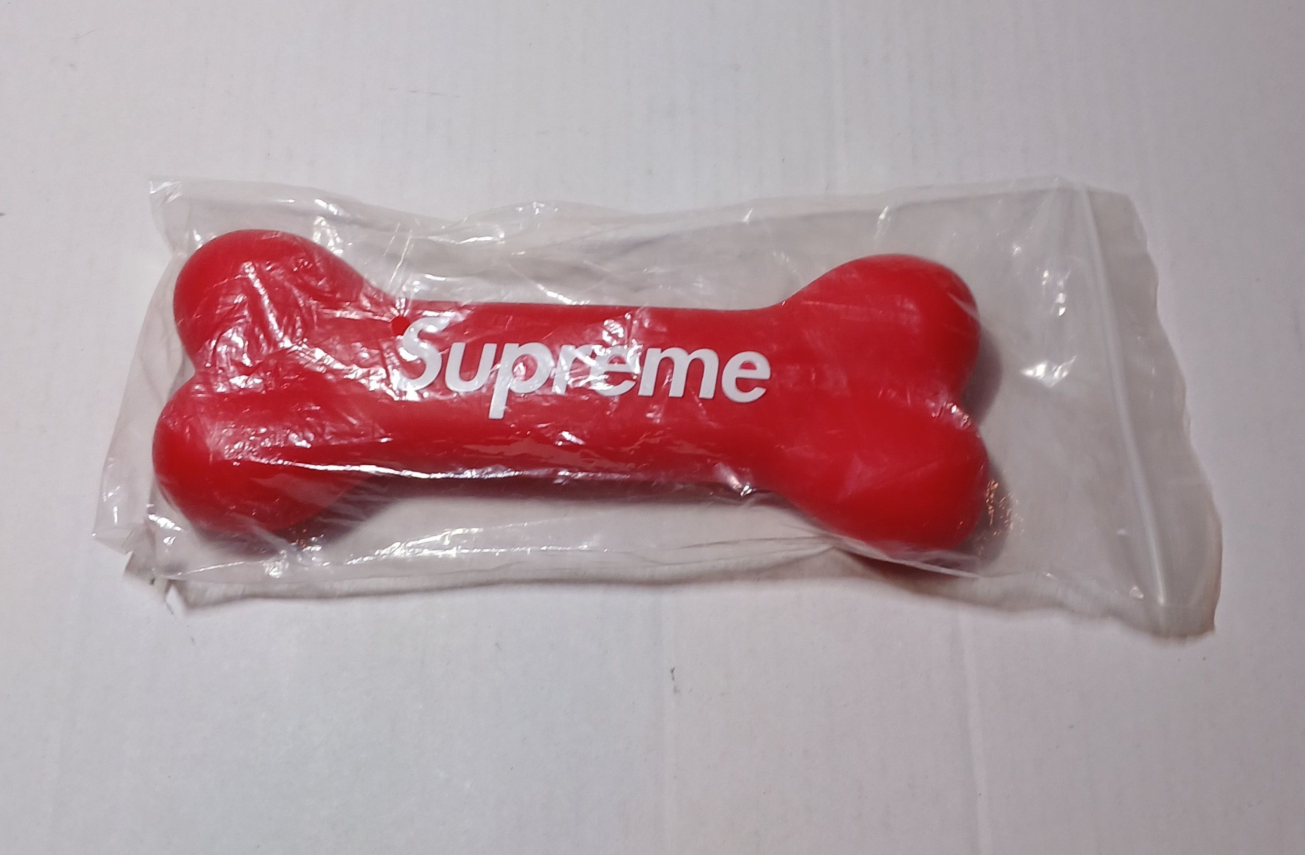 Supreme Supreme Red Dog Bone FW21 Size ONE SIZE - 2 Thumbnail