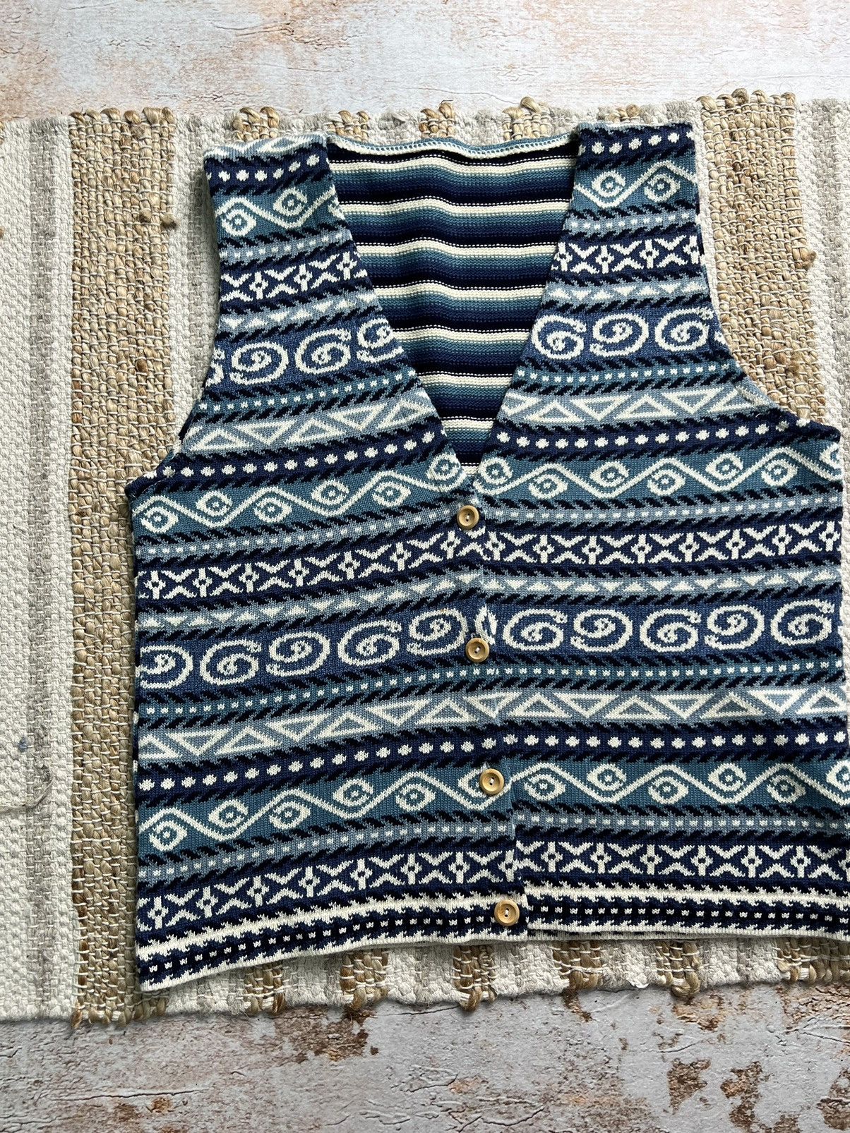 Vintage Vintage Japanese abstract knit vest Size US M / EU 48-50 / 2 - 2 Thumbnail