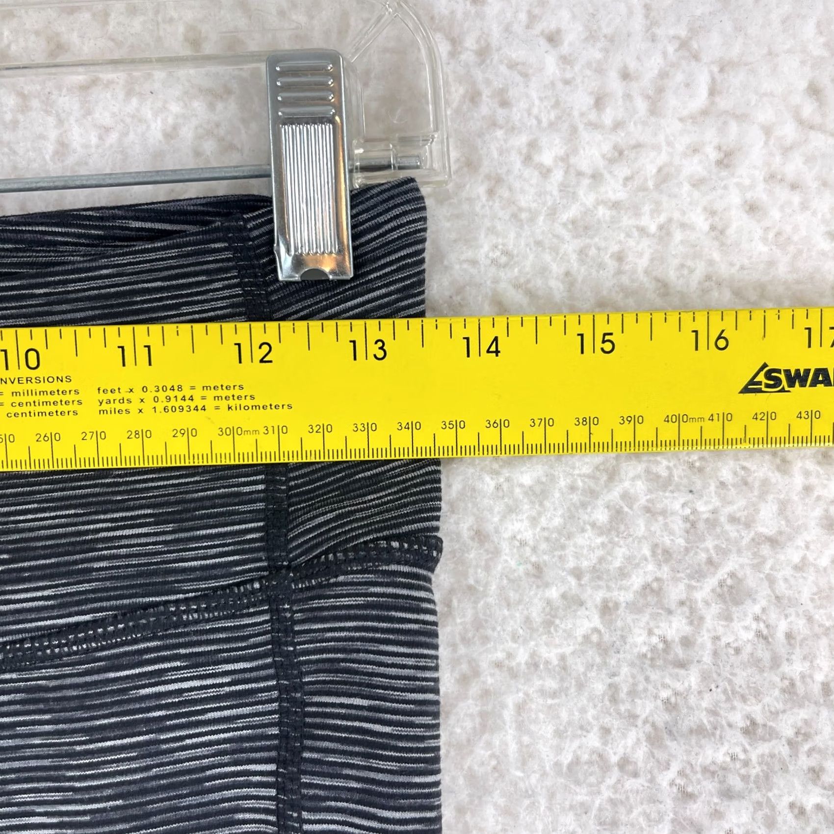 Athleta VINTAGE Athleta Womens Leggings Small Gray Black Pattern Cropped Yoga Workout Pants Size 28" / US 6 / IT 42 - 4 Thumbnail
