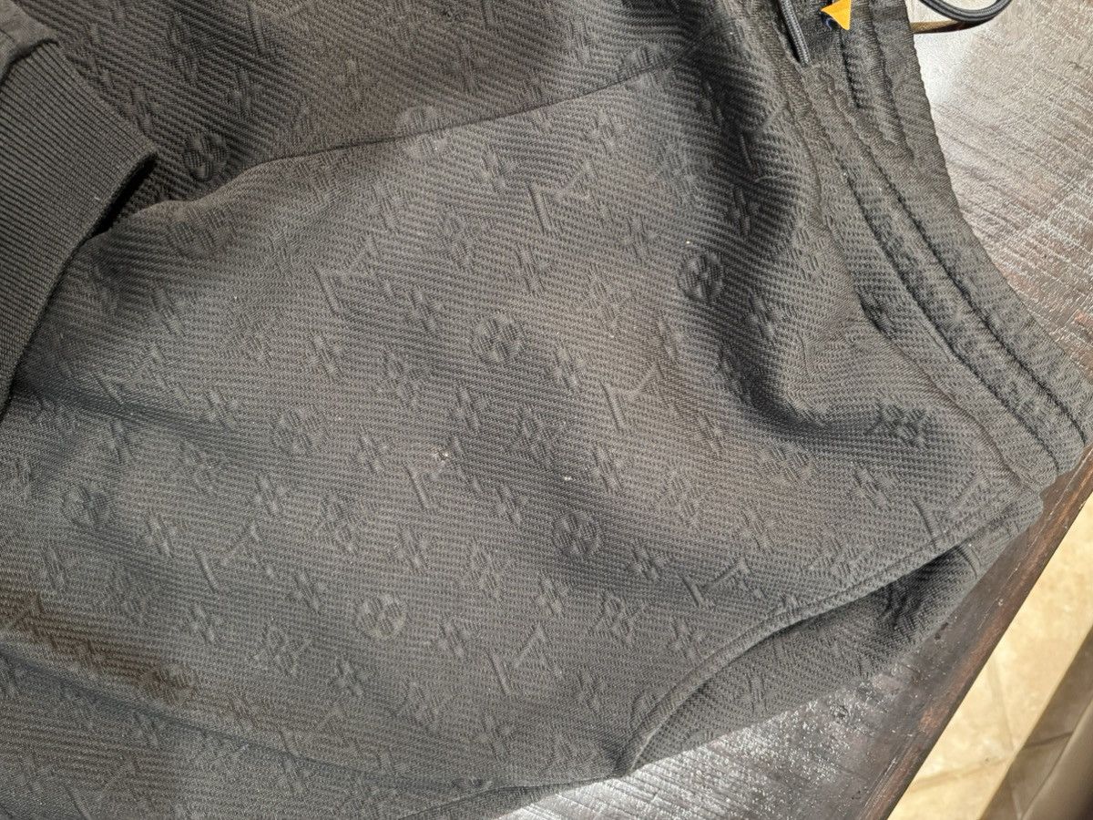 Louis Vuitton Louis Vuitton monogram embossed track pants black Size US 33 - 7 Thumbnail