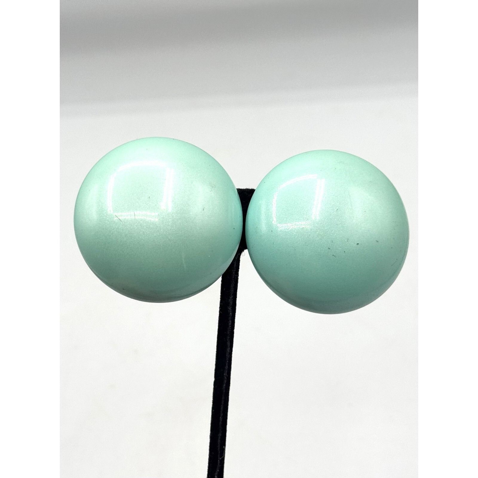 Vintage Vintage mint green blue domed circle clip on earrings Size ONE SIZE - 1 Thumbnail