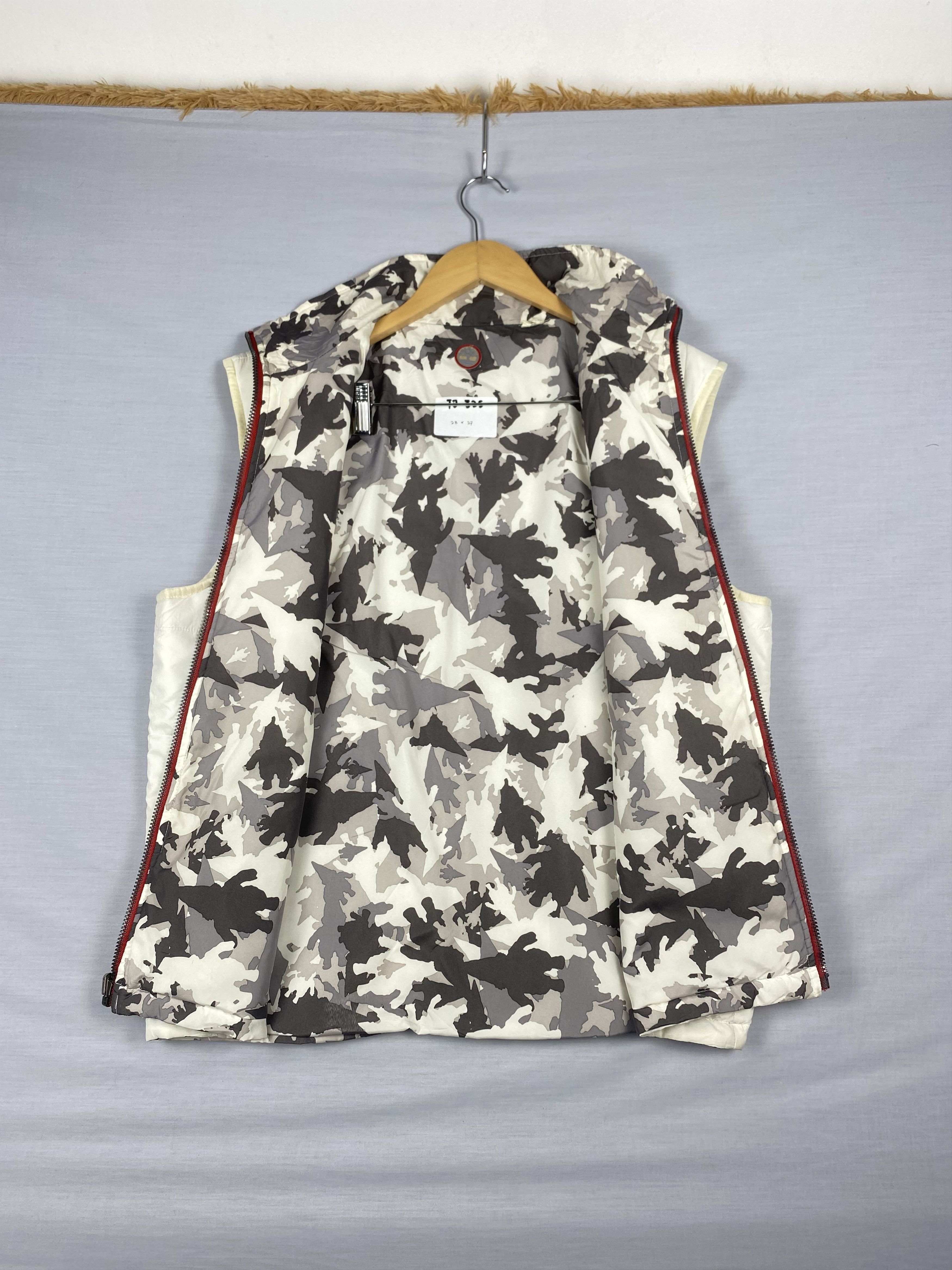 Timberland Vintage Timberland Camo Pattern Lining Puffer Vest Size US S / EU 44-46 / 1 - 5 Thumbnail
