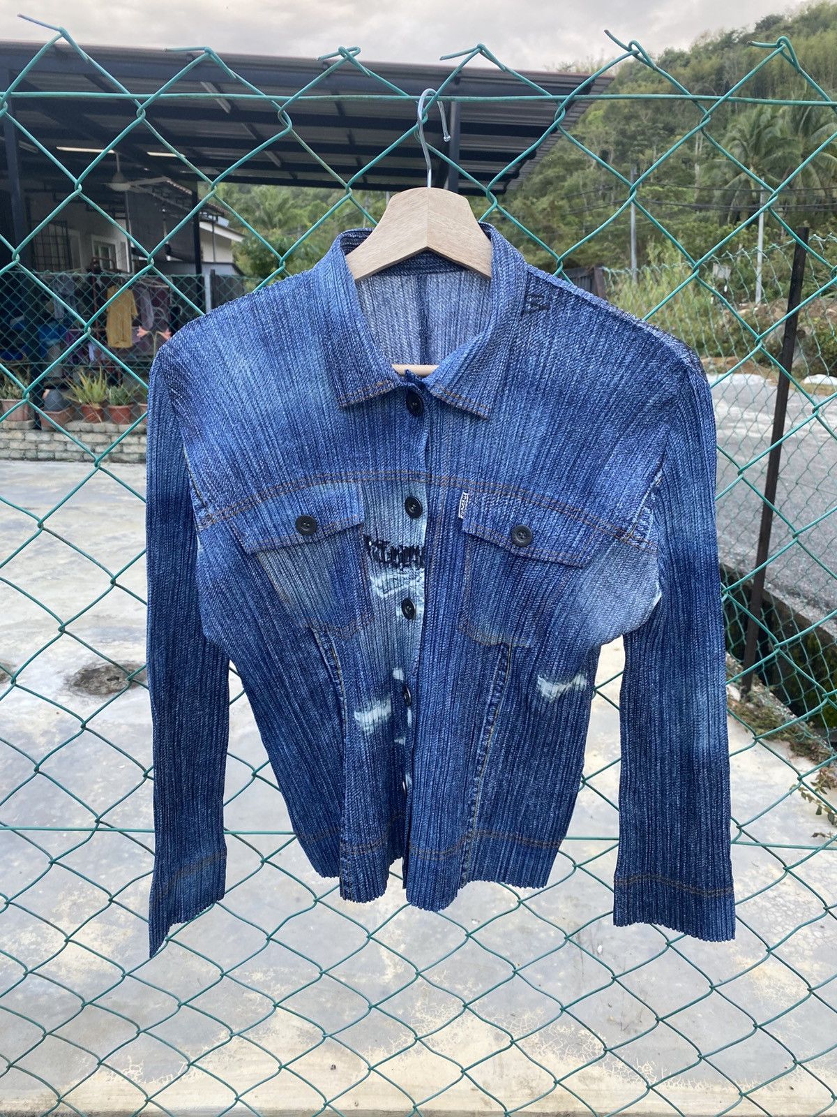 Pleats Please Issey Miyake PLEATS PLEASE Denim Transfer Printed Hem Cutting Jacket Size M / US 6-8 / IT 42-44 - 1 Thumbnail