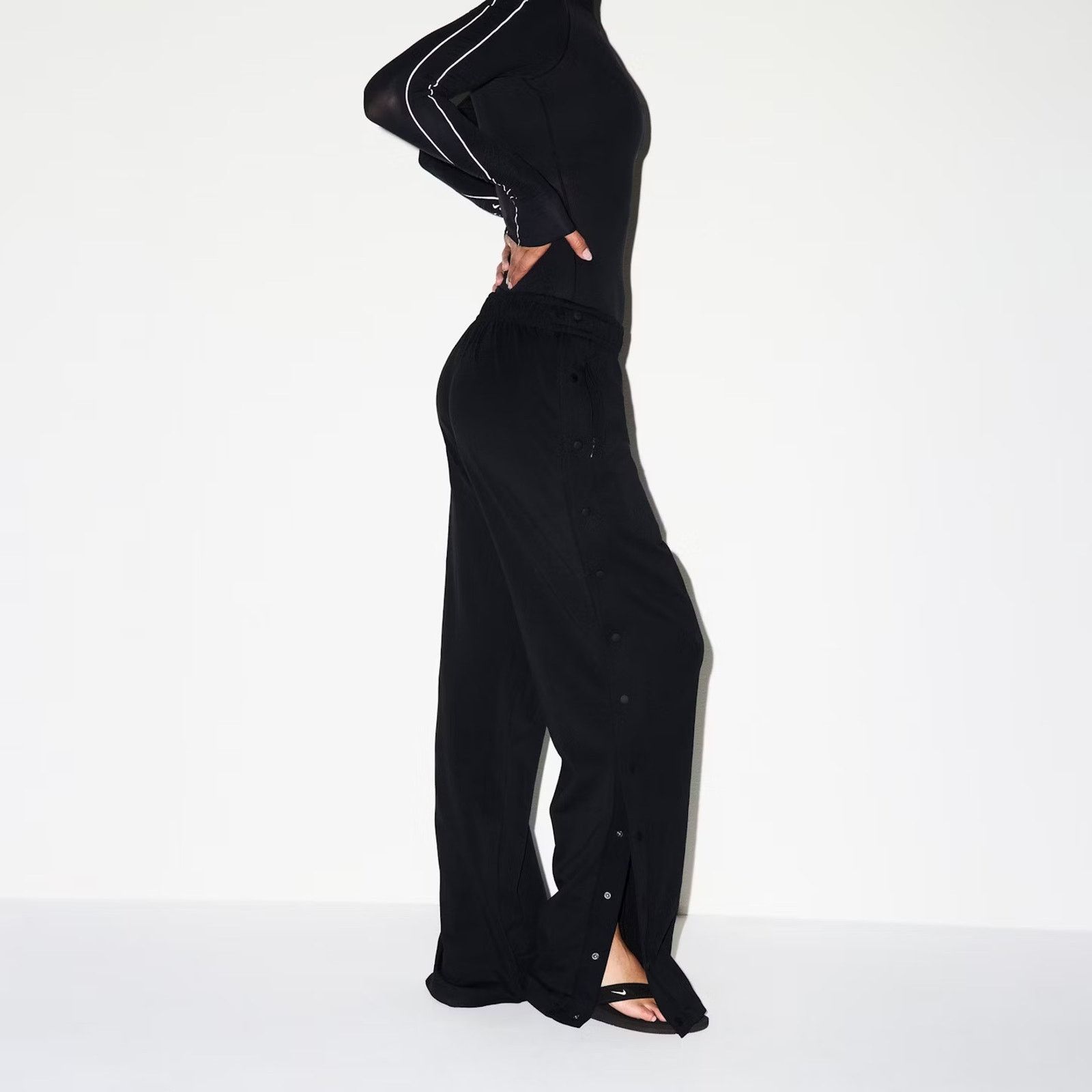 Nike Nike Skims Matte Tricot Side Snaps Pant in Obsidian Women S Size 34" / US 12 / IT 48 - 4 Thumbnail