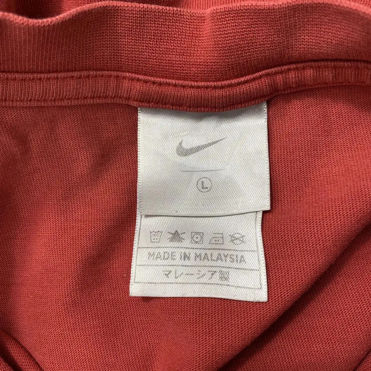 Nike Vintage NIKE SWOOSH Center Logo Red Tee Shirt Collection Size US L / EU 52-54 / 3 - 5 Thumbnail