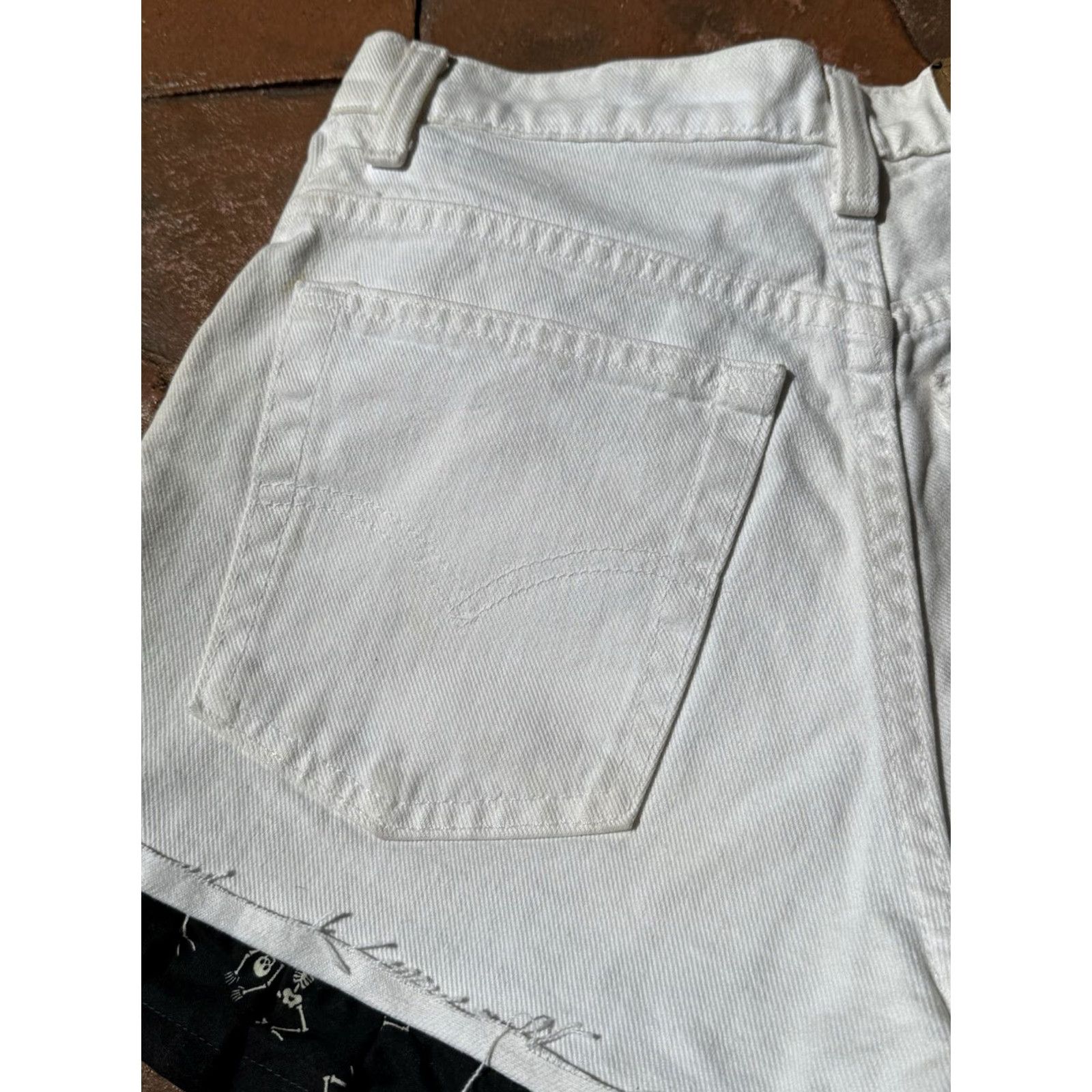 Levi's VINTAGE Levi's 551 Relaxed Fit Denim Shorts Woman 10 USA White 90s Retro Festival Beach School Womens Size 32" / US 10 / IT 46 - 5 Thumbnail