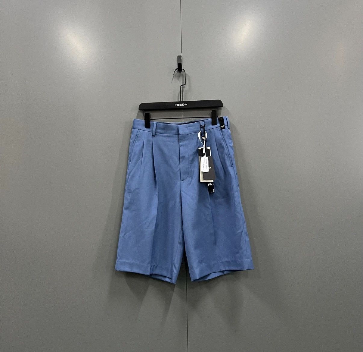 Fendi Fendi Blue Pleated Shorts J41 Size US 30 / EU 46 - 1 Thumbnail