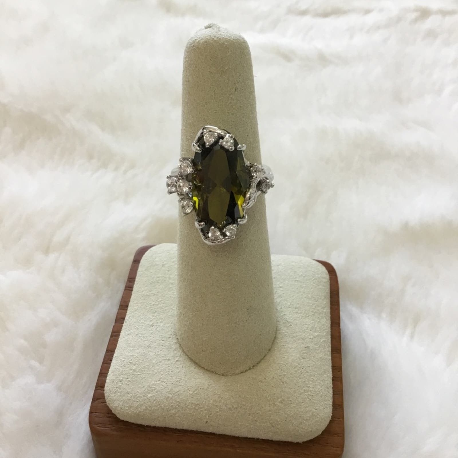 Other Elegant Sterling Silver Green Crystal Cocktail Ring Size ONE SIZE - 2 Thumbnail