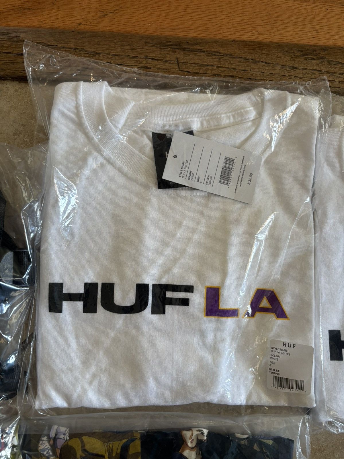 Huf Huf la los angles tee white small Size US S / EU 44-46 / 1 - 1 Preview