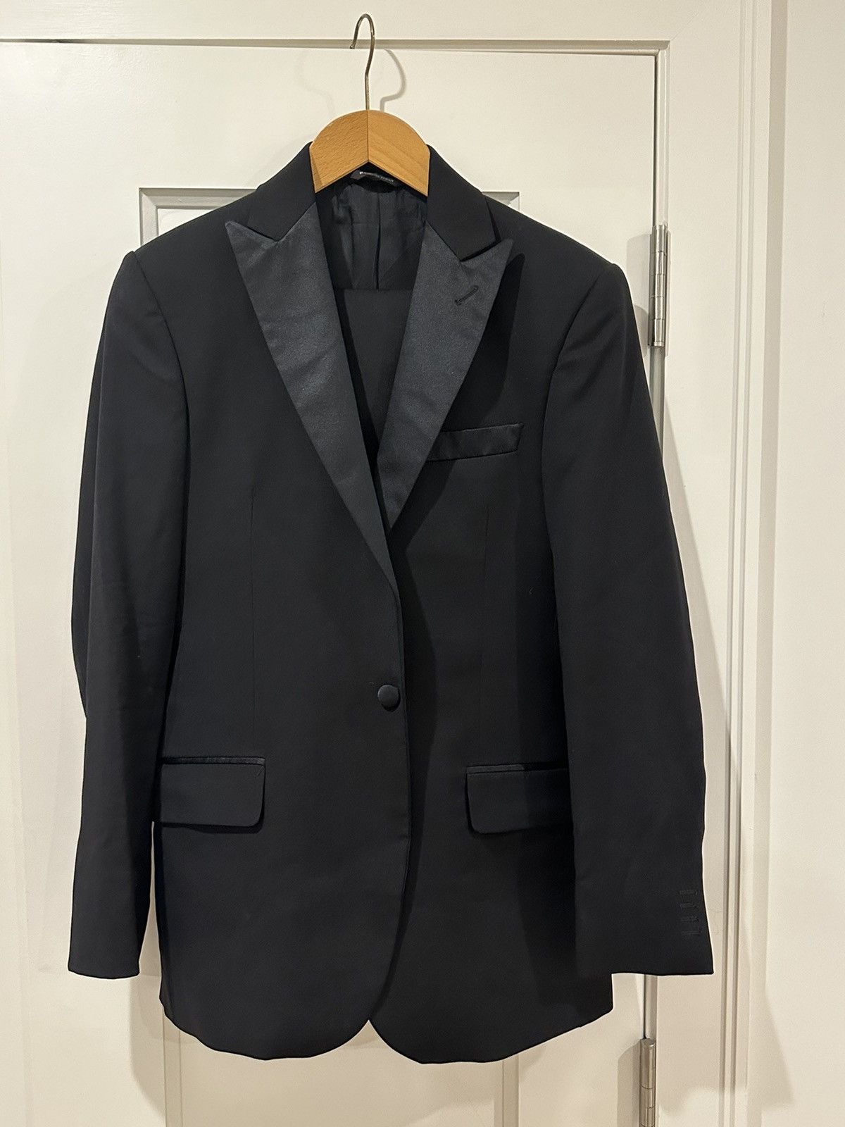 Hawes & Curtis Black Hewes & Curtis Tuxedo Size 46R - 1 Thumbnail