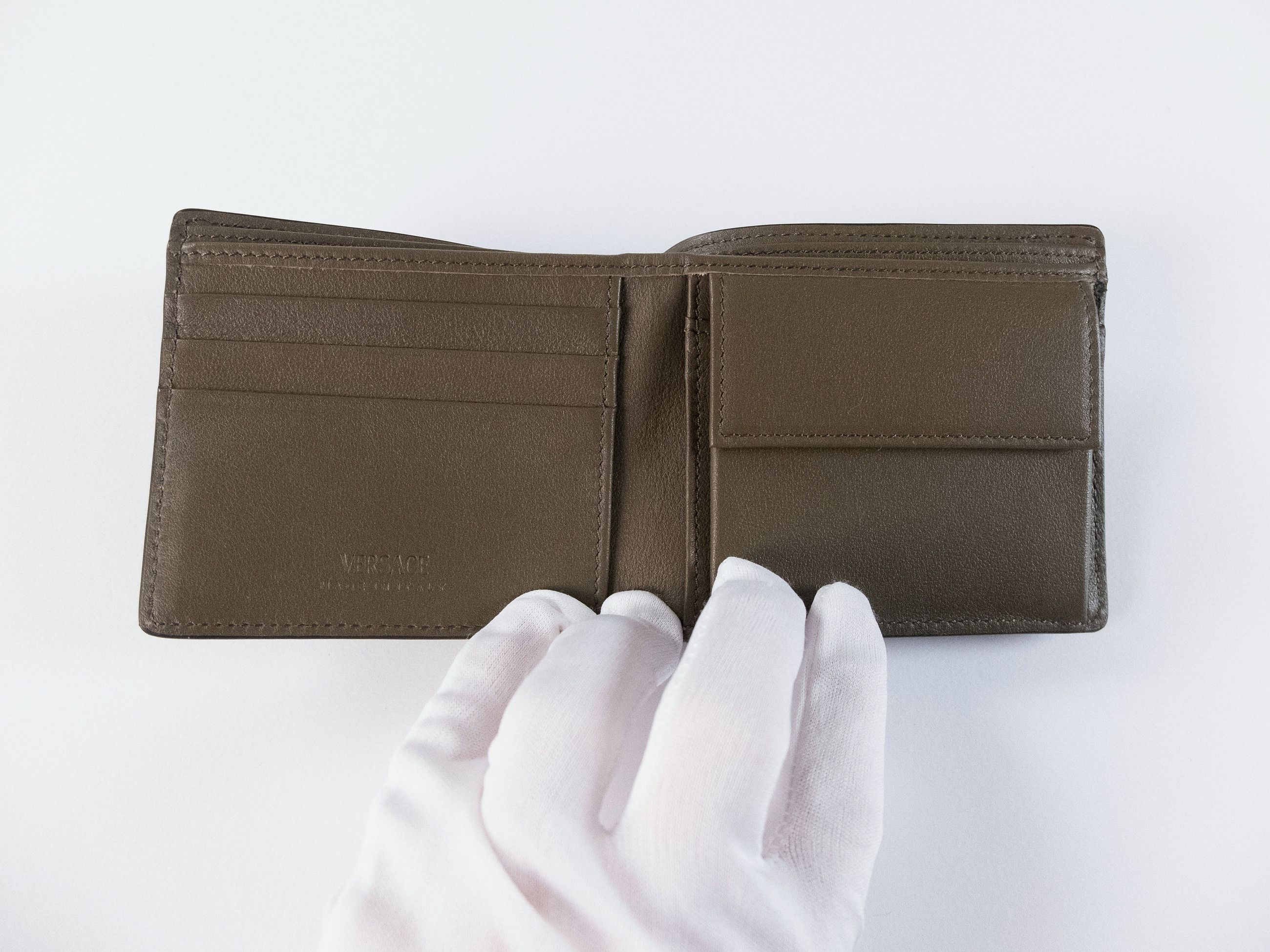 Versace VERSACE green leather bifold wallet with gold medusa pin Size ONE SIZE - 6 Thumbnail