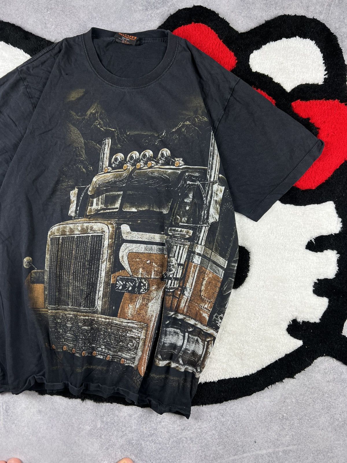 Japanese Brand Vintage High Definition Truck USA Trashed Faded Y2K Tee Size US XL / EU 56 / 4 - 3 Thumbnail