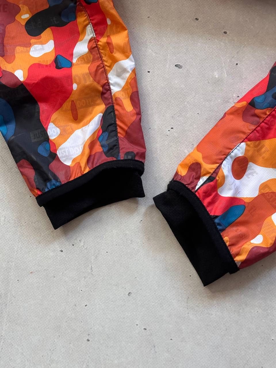 Nike Nike Shield Ghost Flash Men’s Light Jacket Windbreaker Rain Size US XL / EU 56 / 4 - 9 Thumbnail