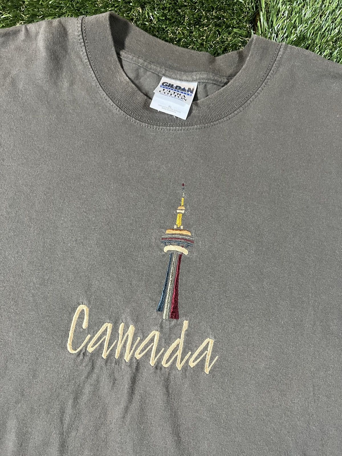 Vacation × Vintage Vintage Y2K Ontario Canada CN Tower Embroidered Olive Tee Size US XL / EU 56 / 4 - 2 Thumbnail