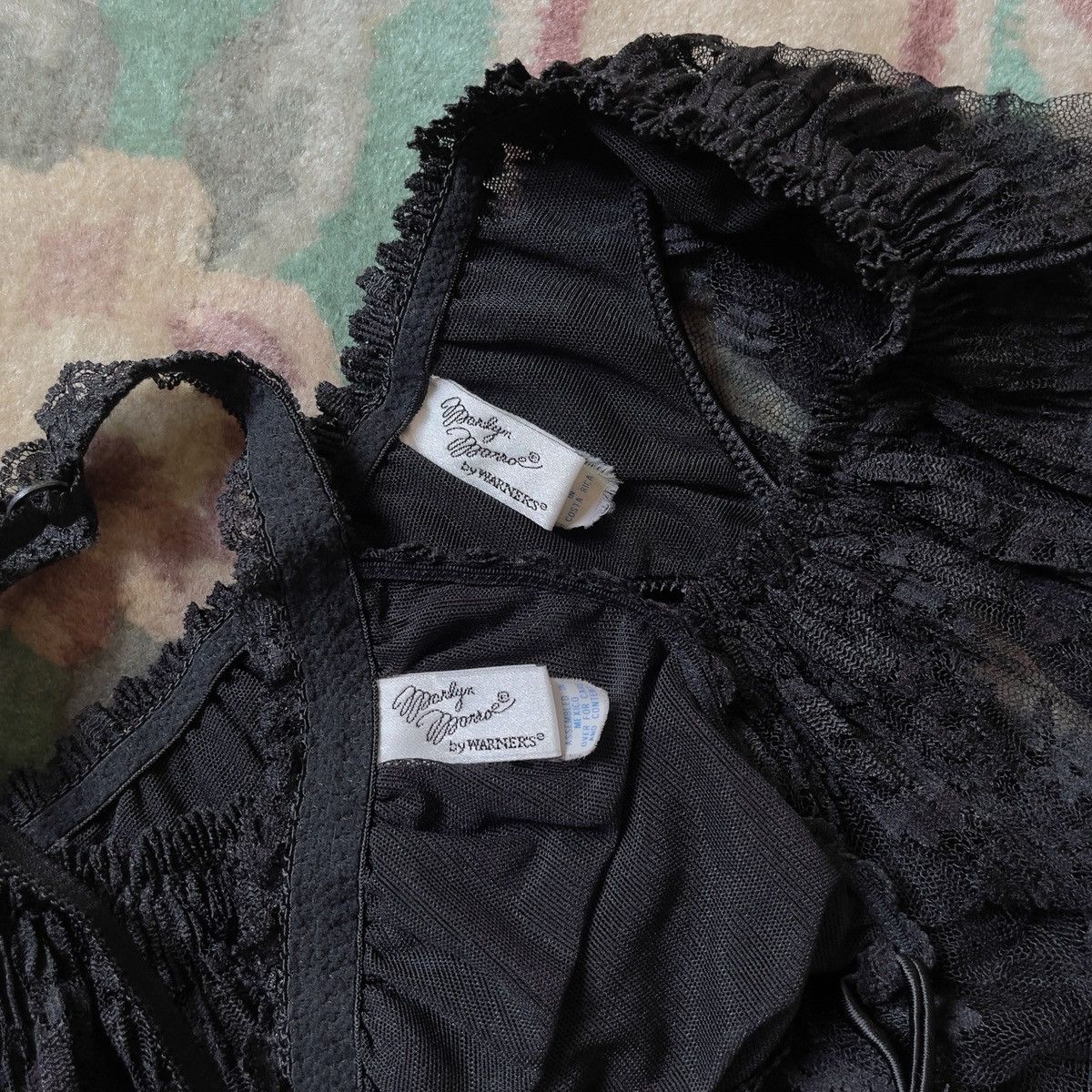 Vintage Vintage 1990s Black Semi-Sheer Lace Lingerie Set (S–M) Size M / US 6-8 / IT 42-44 - 12 Thumbnail