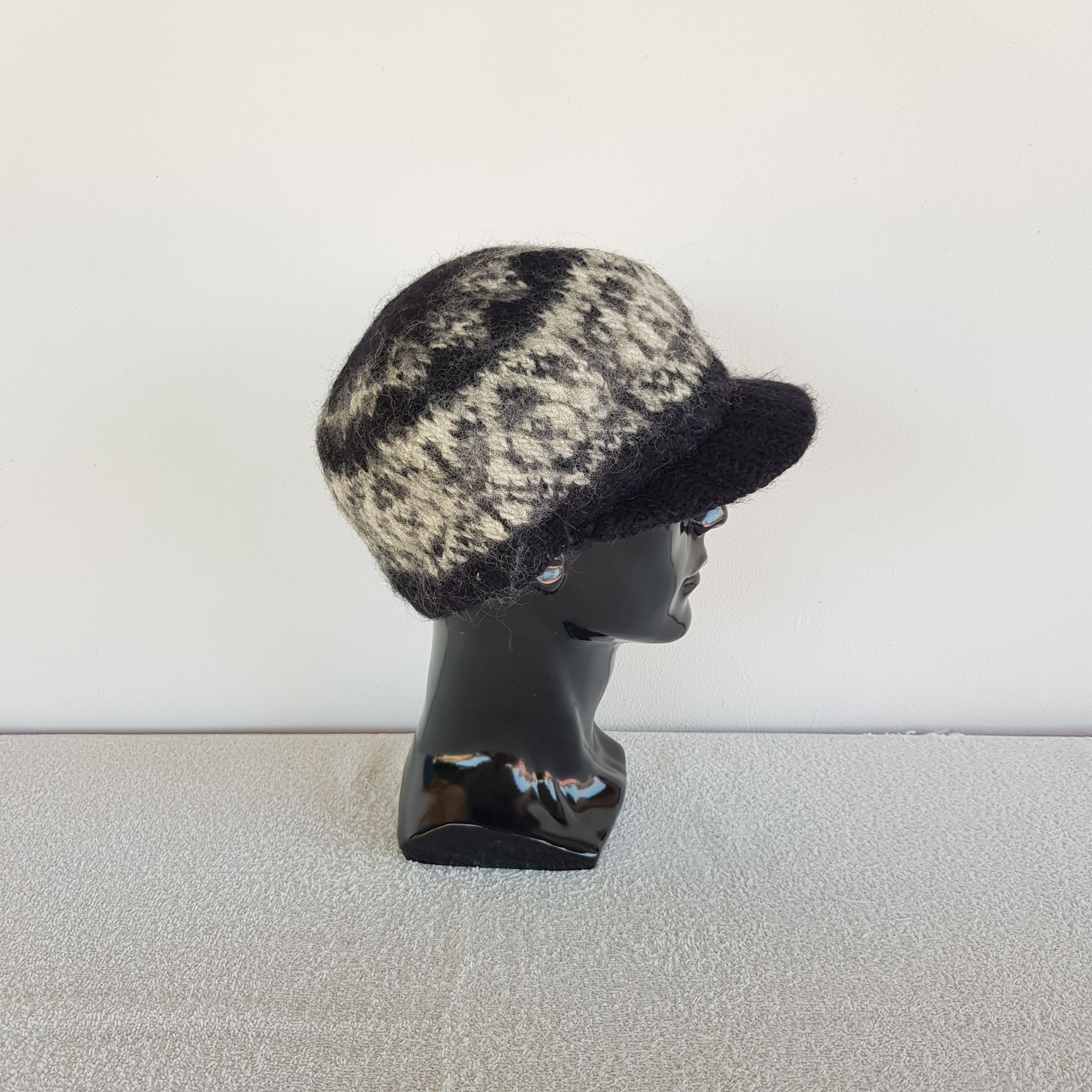 Japanese Brand Vintage Slouchy Crochet Beanie 90s Japan Snow Caps Hats Size ONE SIZE - 3 Thumbnail