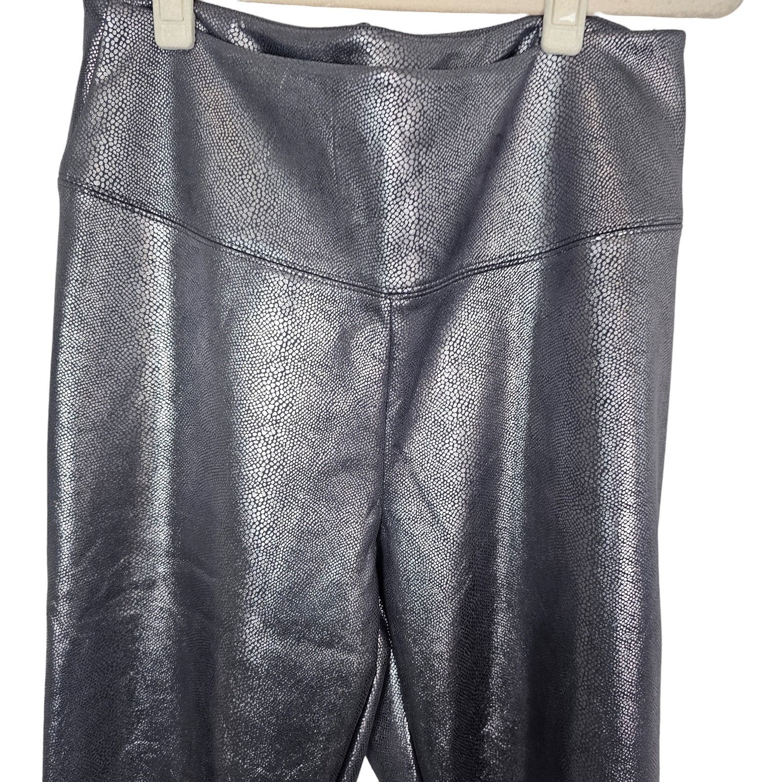 White House Black Market White House Black Market Runway Leggings Snake Foil Silver Size 36" / US 14 / IT 50 - 2 Thumbnail