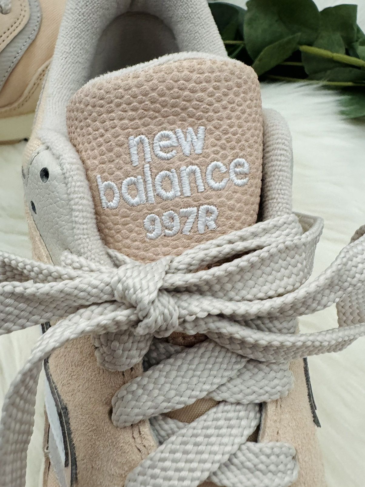 New Balance New Balance 997R Sneakers in Light Peach, Size 9.4 Size US 9.5 / IT 39.5 - 9 Thumbnail