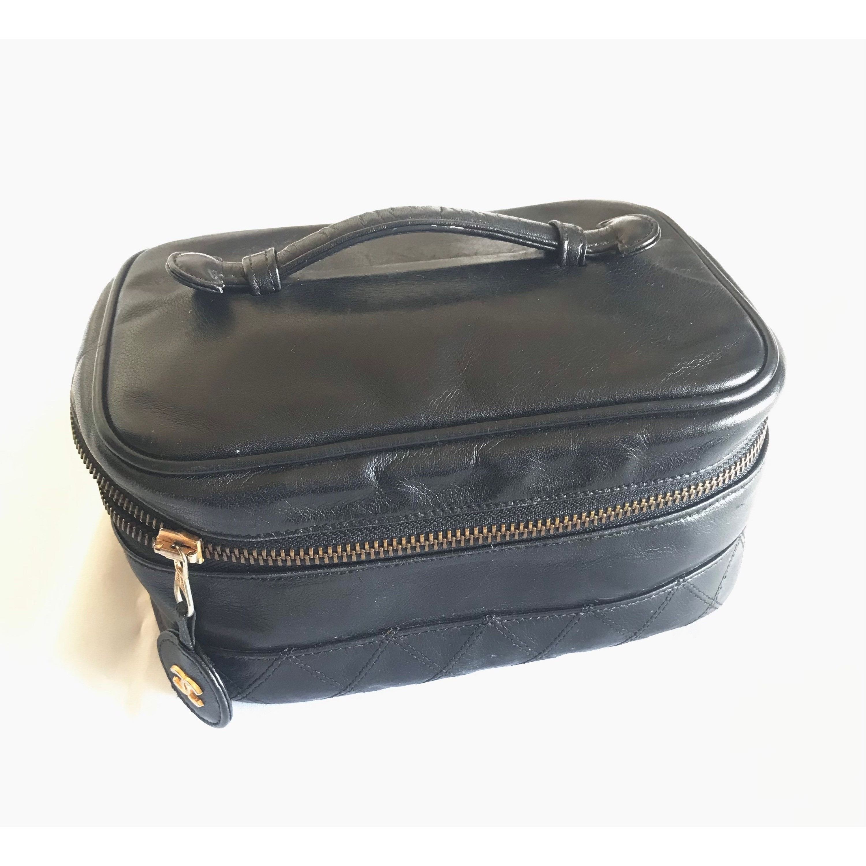 Chanel Vintage CHANEL calfskin classic cosmetic and toiletry purse Size ONE SIZE - 1 Thumbnail