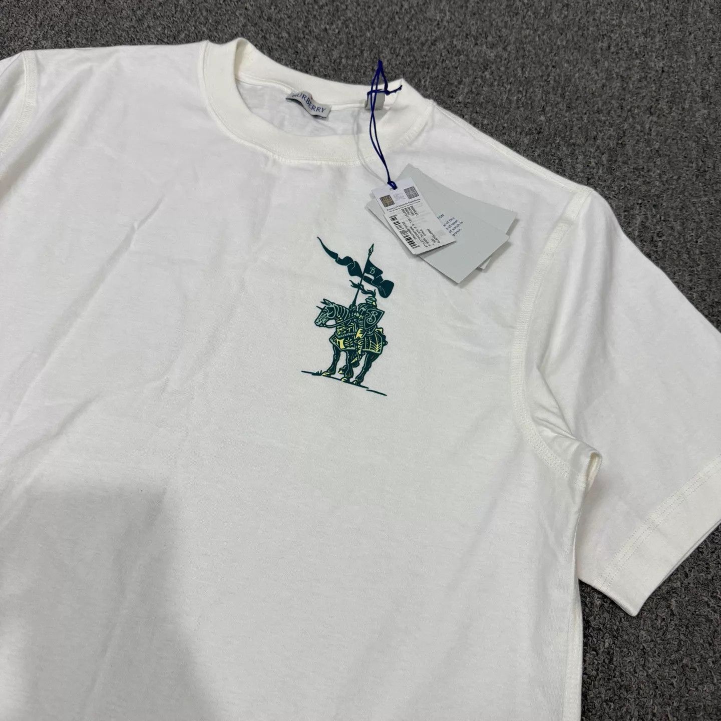 Burberry Burberry Horseferry Logo Short Sleeve Tee L new with tags Size L / US 10 / IT 46 - 3 Thumbnail