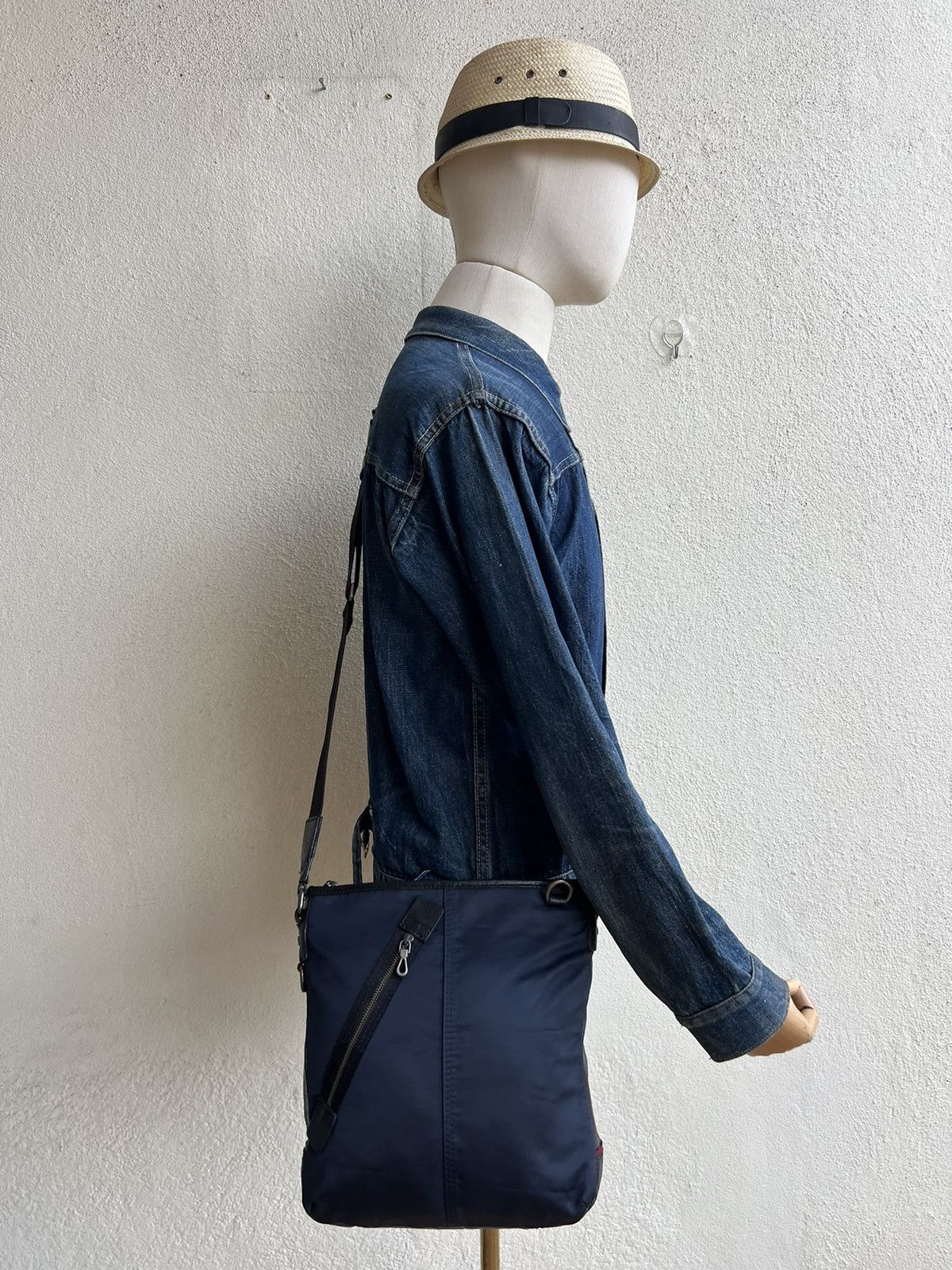 Lanvin Lanvin en bleu Distressed Hybrid Leather Bag Size ONE SIZE - 22 Thumbnail