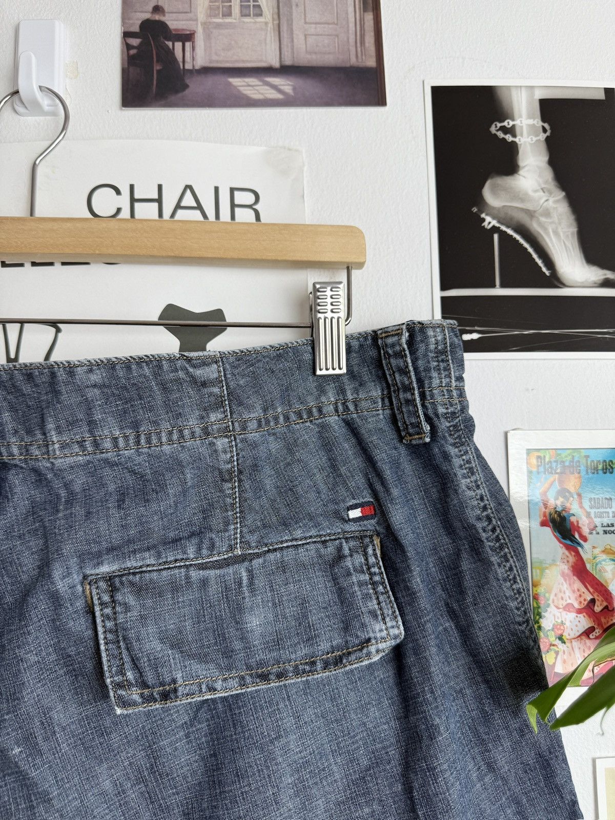 Tommy Hilfiger × Vintage Vintage y2k Tommy Hilfiger baggy denim cargo shorts 36 skate Size US 36 / EU 52 - 3 Thumbnail