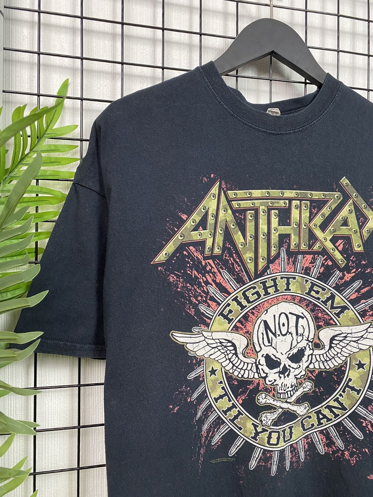 Band Tees Anthrax “fight em till you can’t” T-Shirt Men oversized L Size US XXL / EU 58 / 5 - 6 Thumbnail