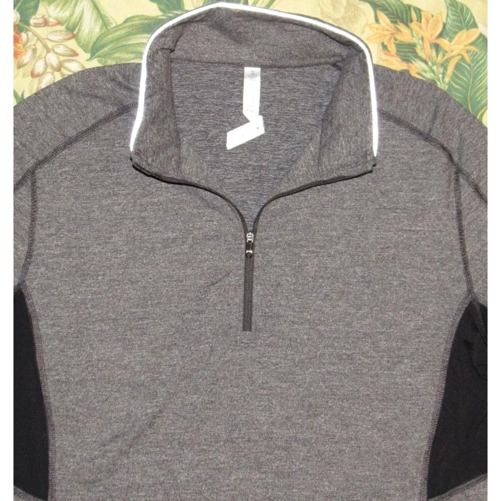 Lululemon LULULEMON Grey 1/4 Zip Long Sleeve Shirt Large Mens Size US L / EU 52-54 / 3 - 2 Thumbnail