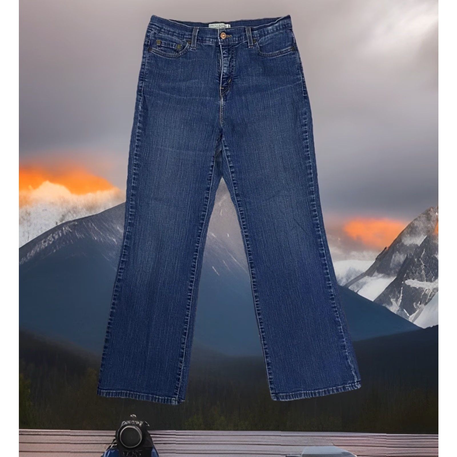 Levi's VINTAGE? No. Actually: Levi's 512 Slim Bootcut Jeans Women's High Rise sz 12 Short Blue Denim Slimming Stretch Regular Rise Jeans Size 34" / US 12 / IT 48 - 2 Thumbnail