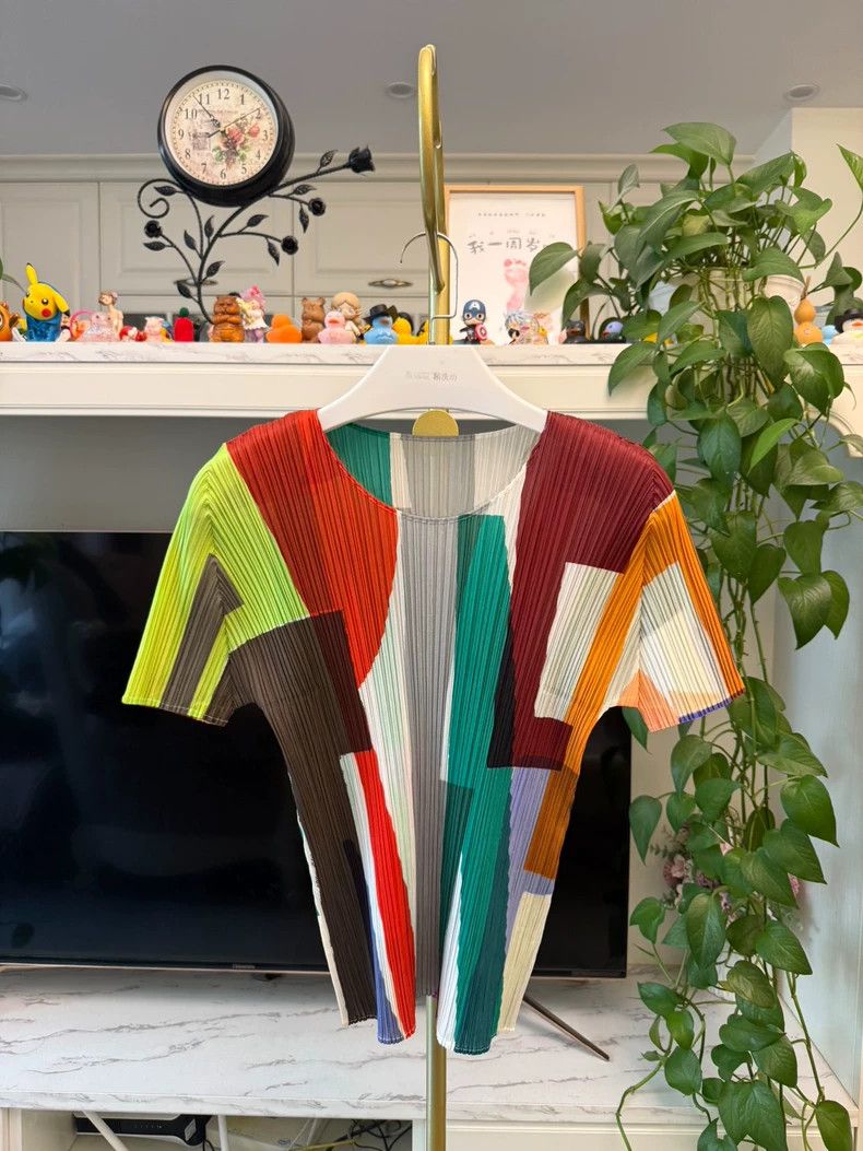 Issey Miyake size:3 Color-blocked pleated short-sleeved sh