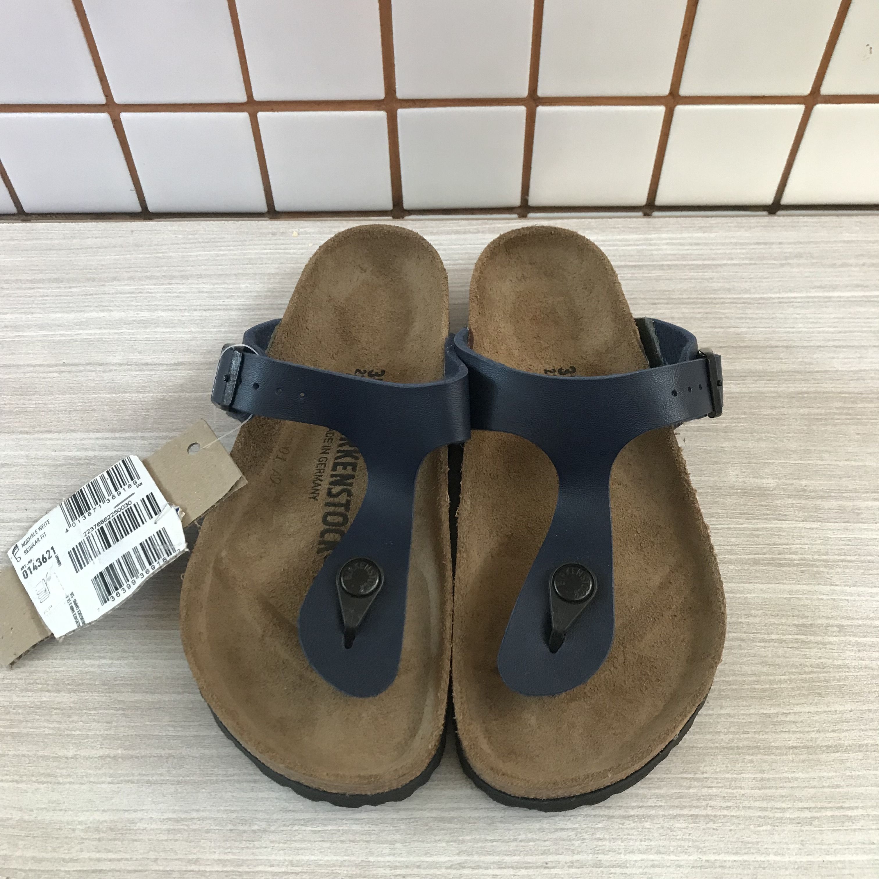 Birkenstock Birkenstock Gizeh Leather Navy Blue one Strap NEW bnwt Size US 5 / EU 37 - 7 Thumbnail