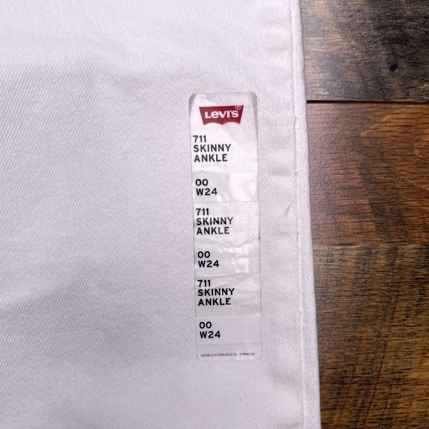 Levi's VINTAGE? No. Levi's 711 Skinny Jeans Womens 24 White Mid Rise Stretch Denim 5-Pocket Slim 26in Inseam Size 42" / US 20 - 5 Thumbnail