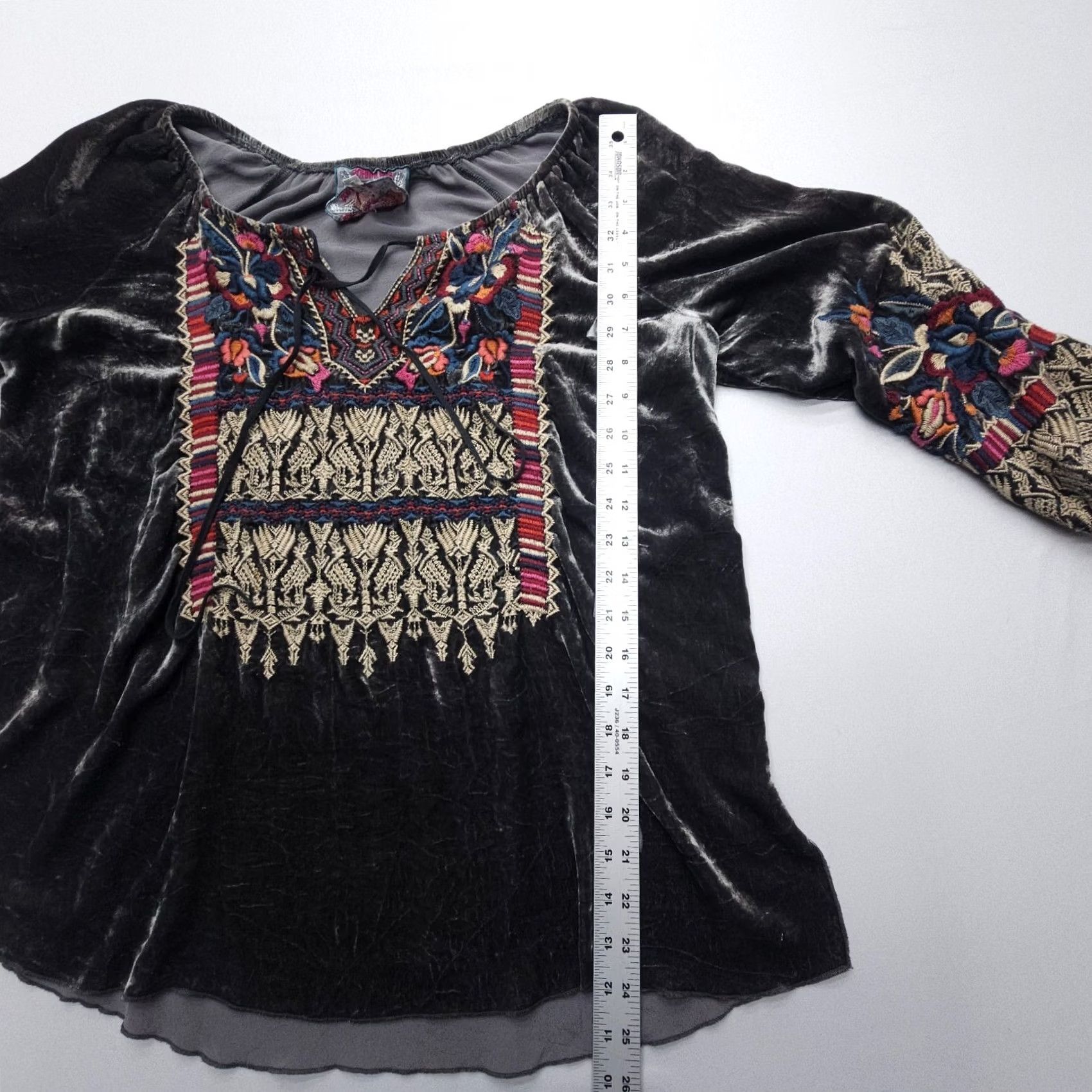 Johnny Was Johnny Was Claude Floral Velvet Blouse Gray S Embroidered Bohemian Casual Sleeve 3/4 V-Neck Womens Blouse Size S / US 4 / IT 40 - 5 Thumbnail