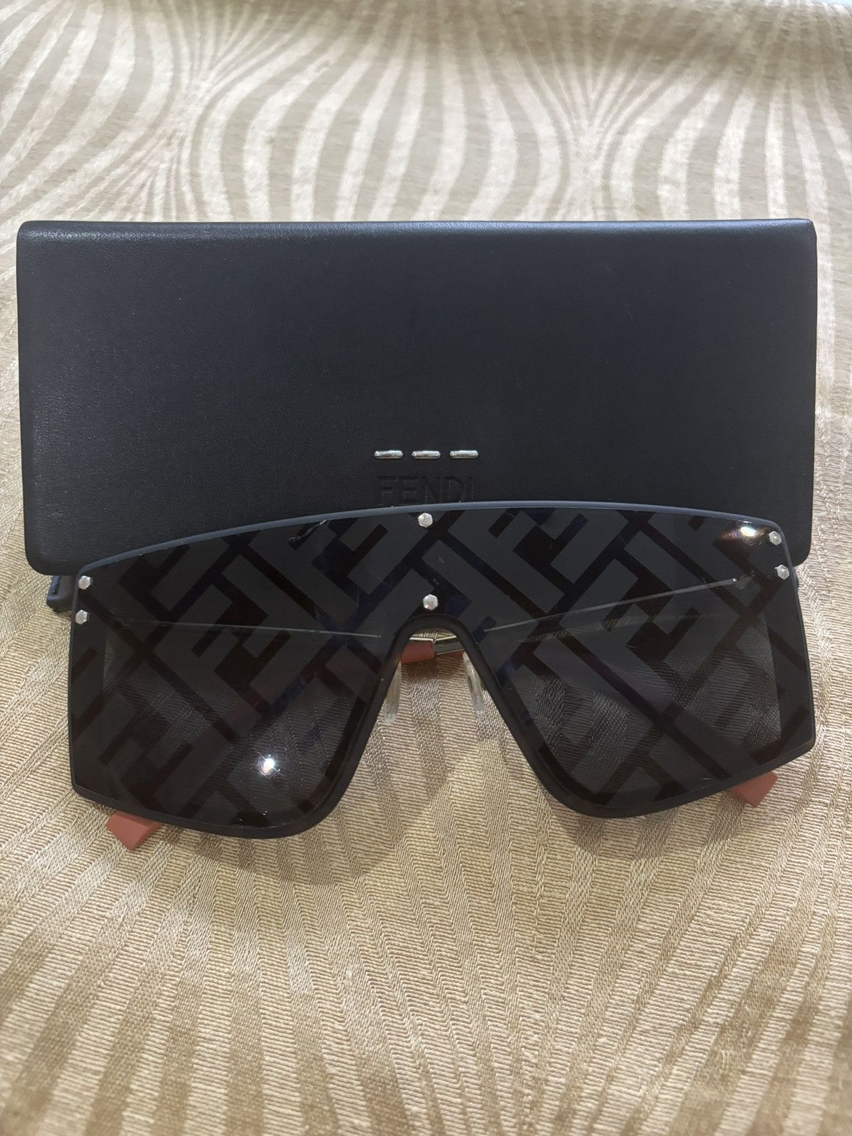 Fendi Fendi Logo Shield Sunglasses Brown Black Gold Tortoise Size ONE SIZE - 4 Thumbnail