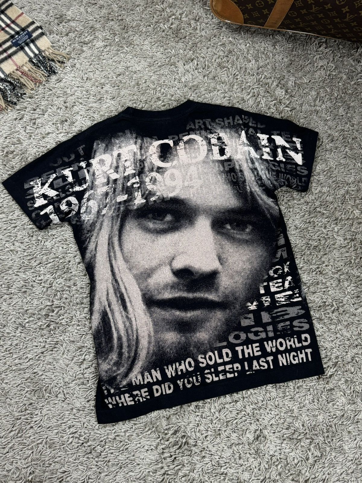 Nirvana Vintage rock t shirt Kurt Cobain 90s original music item Size US S / EU 44-46 / 1 - 3 Thumbnail